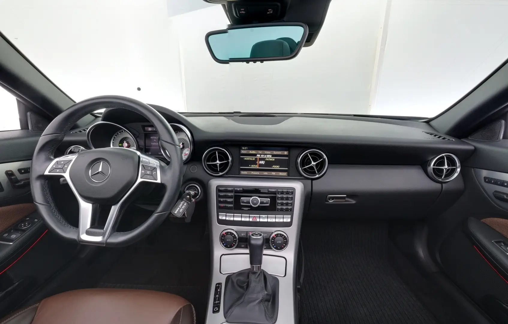 Car Image - 2hdfZvKU2KWDXYLrg5gasz