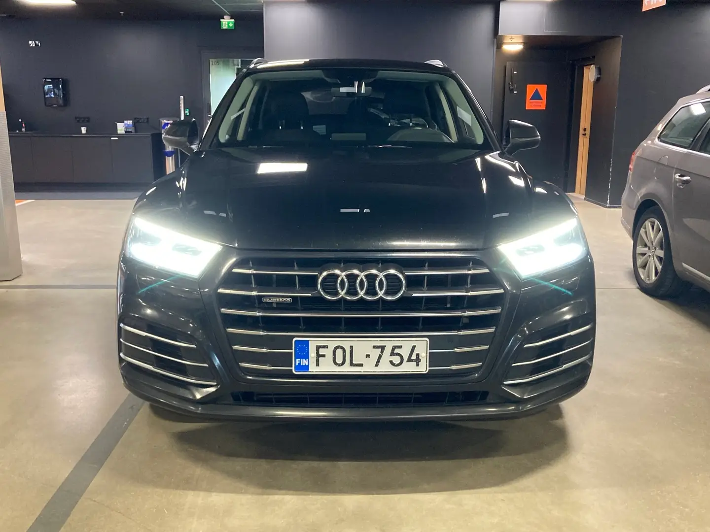 Car Image - 3706RkXC8j9x7lllzTg6yW