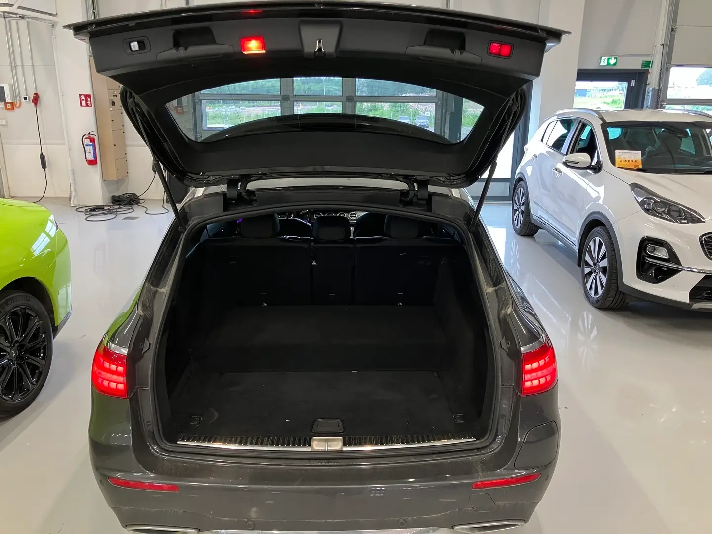 Car Image - 2gRDuRbbyuj6ye9azaan6s