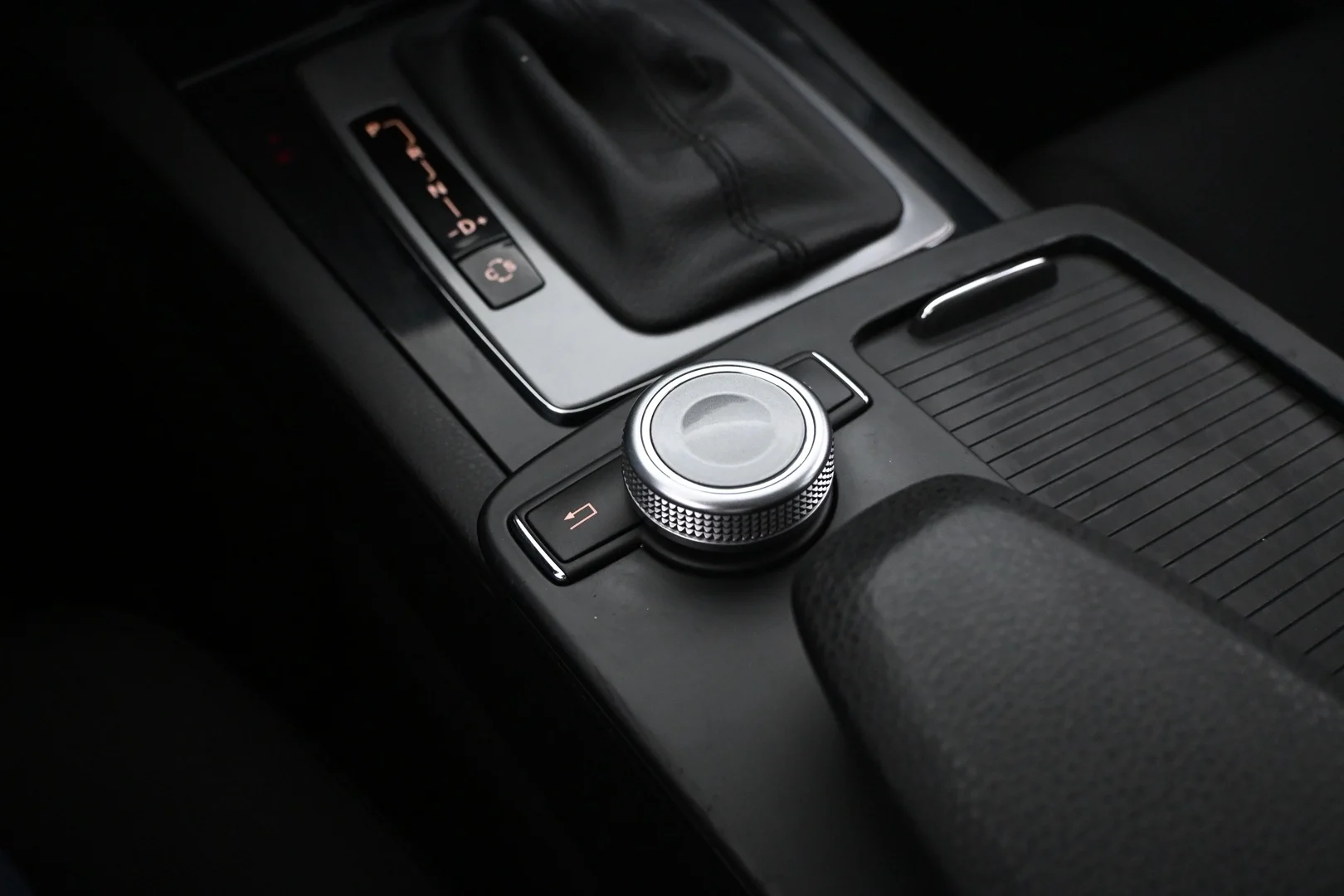 Car Image - 2cVxRjBnHZotTZbMOexOmV