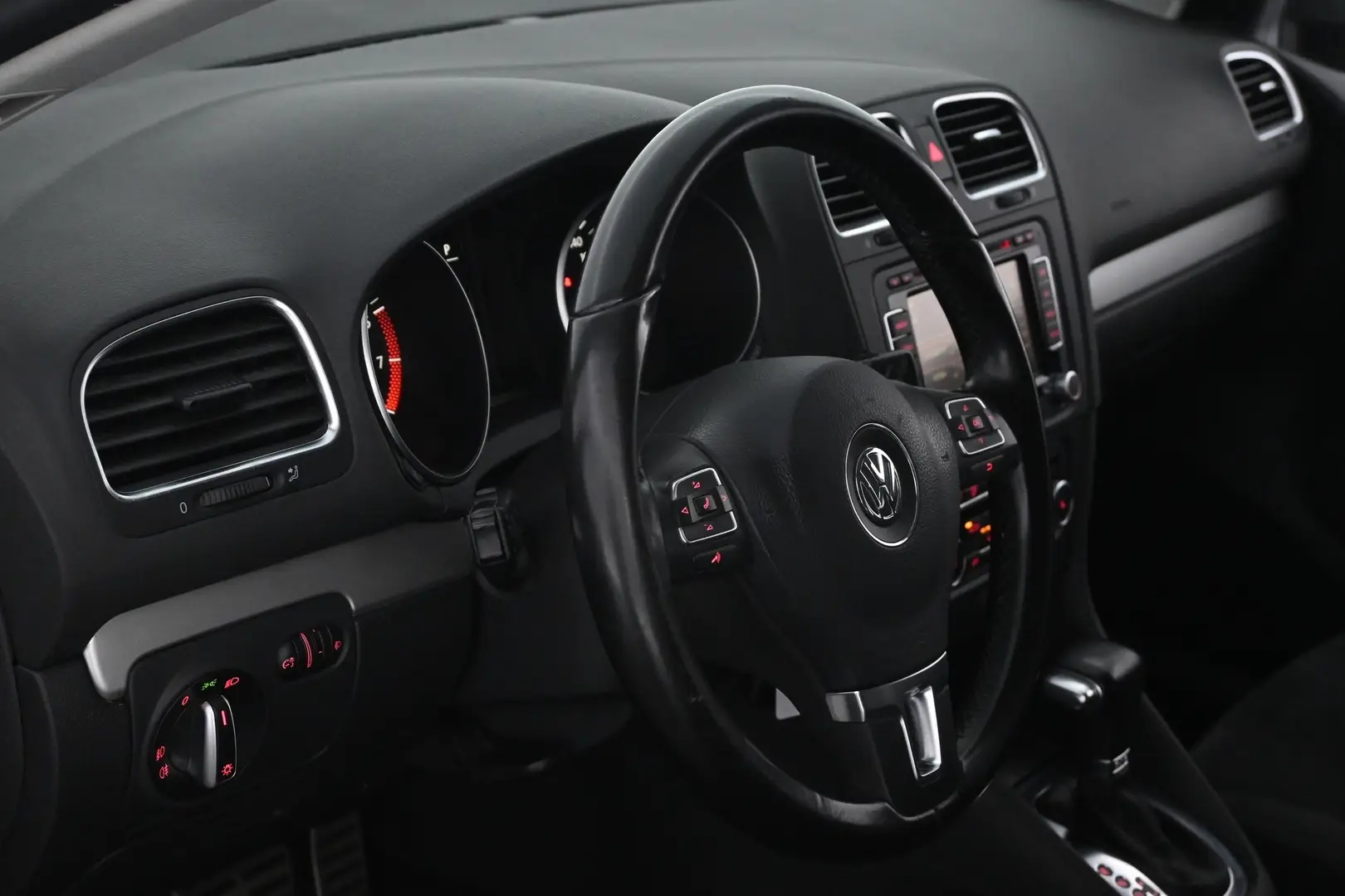 Car Image - 1RHrr6IdQq6AT0oHzhn2os