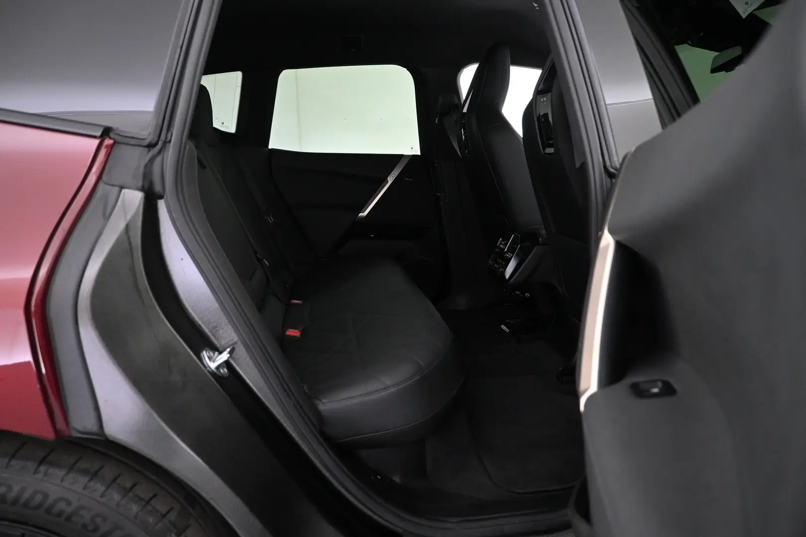 Car Image - 4OgSVNGUK6570mB9iSJx8p