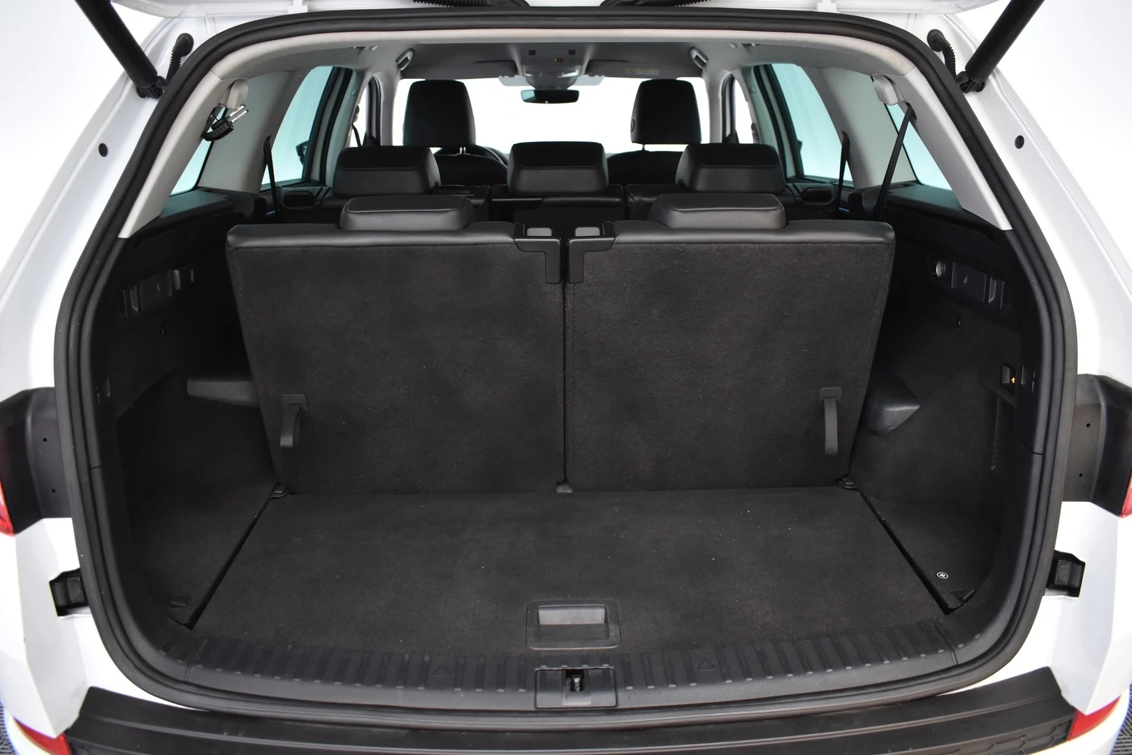Car Image - 5vdDNiD7lCAwju2EPsXHeB