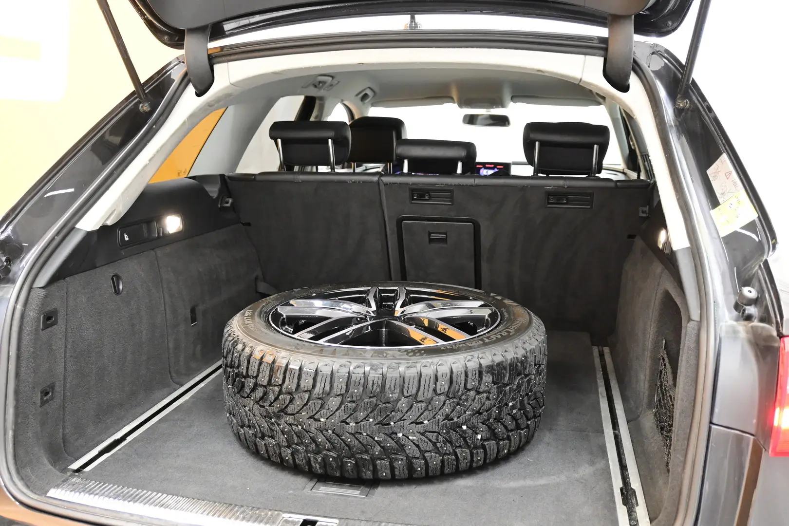 Car Image - 279oQLN07l89sHKrQFM3O8