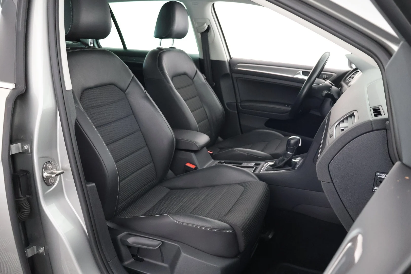 Car Image - 1cHYT8e6y5jBoSBAqwKiIF