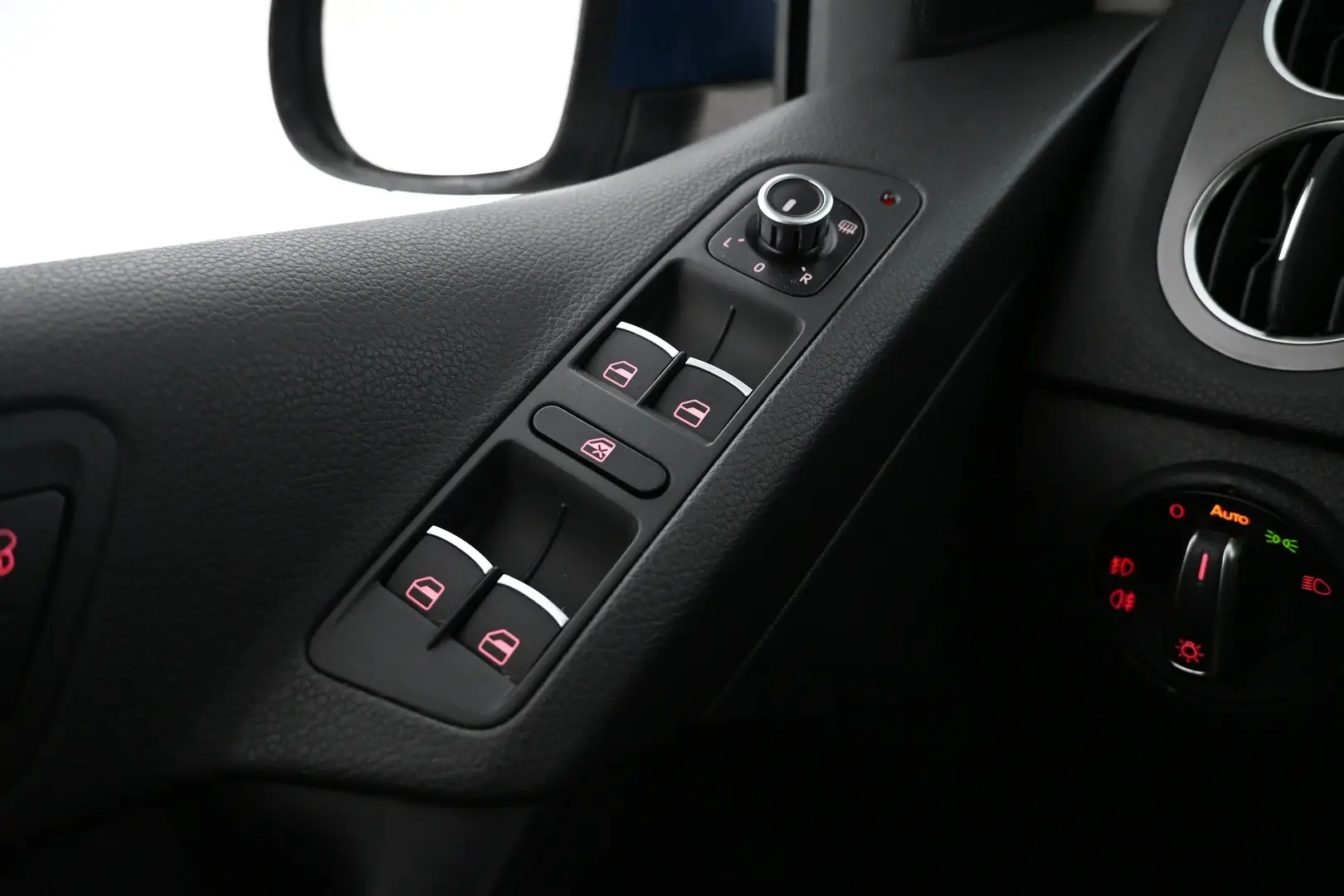 Car Image - 6TrG6ORZfoO1hi8wFGJzmf