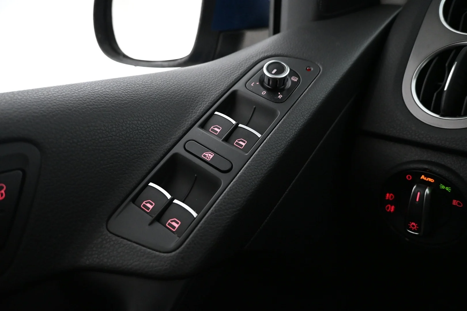 Car Image - 6TrG6ORZfoO1hi8wFGJzmf