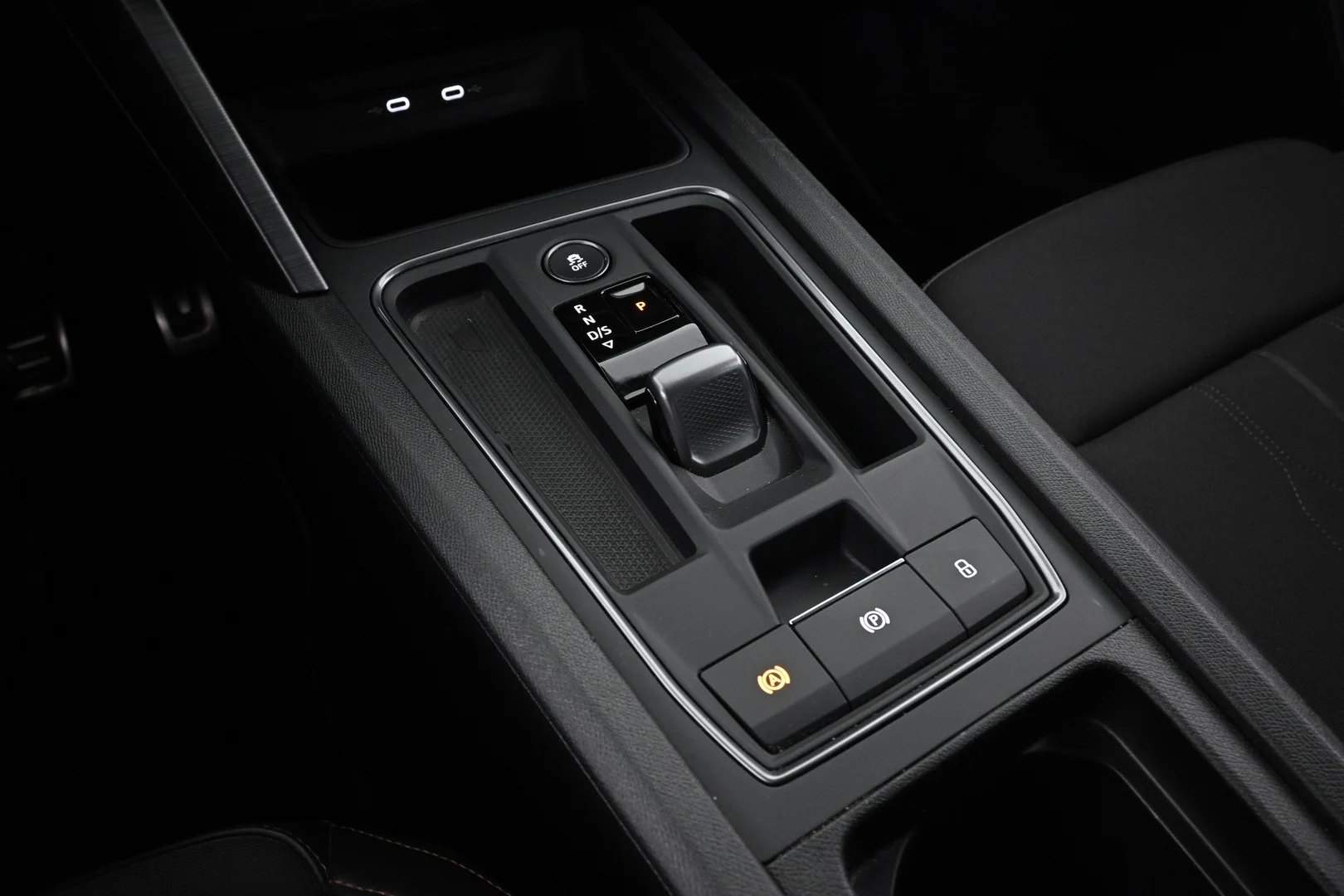 Car Image - e72uo13tcI4NtYQ53dr9Q
