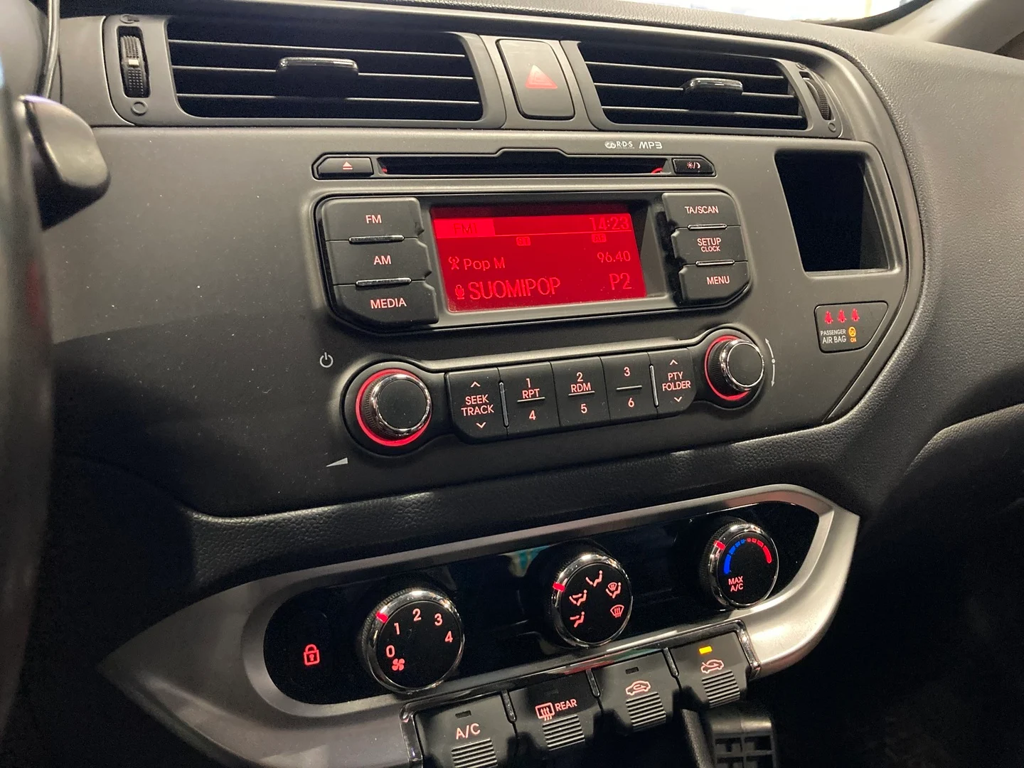 Car Image - 6Hu2FhKxxXfWAeVDVzwvP