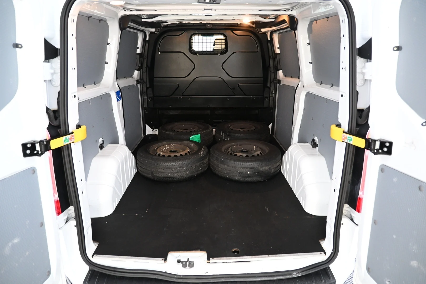 Car Image - 6TUemu2YPRcNSKUl0LY8O5