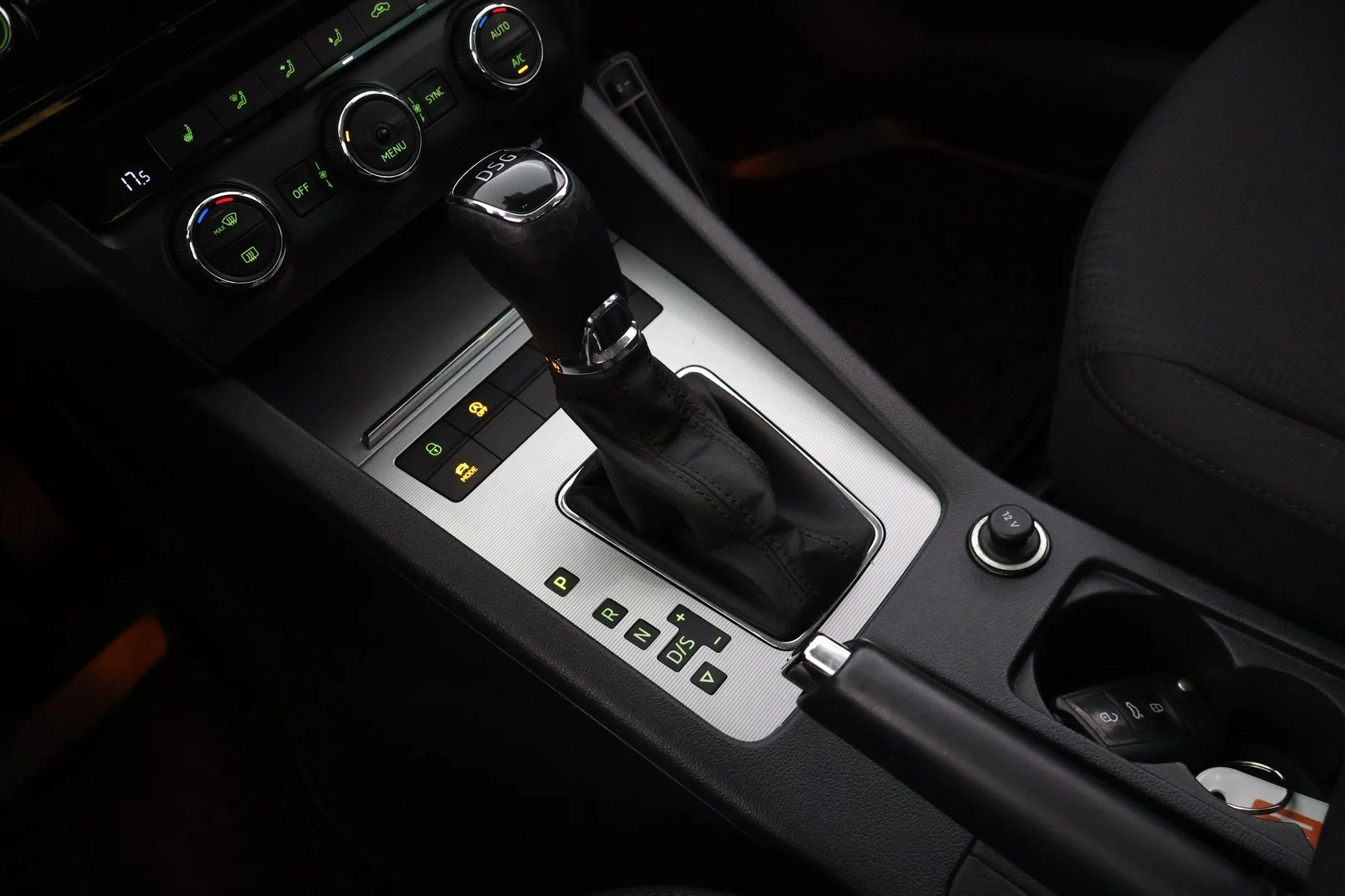 Car Image - f6SNOiyBoAk4qZKX2TGPc