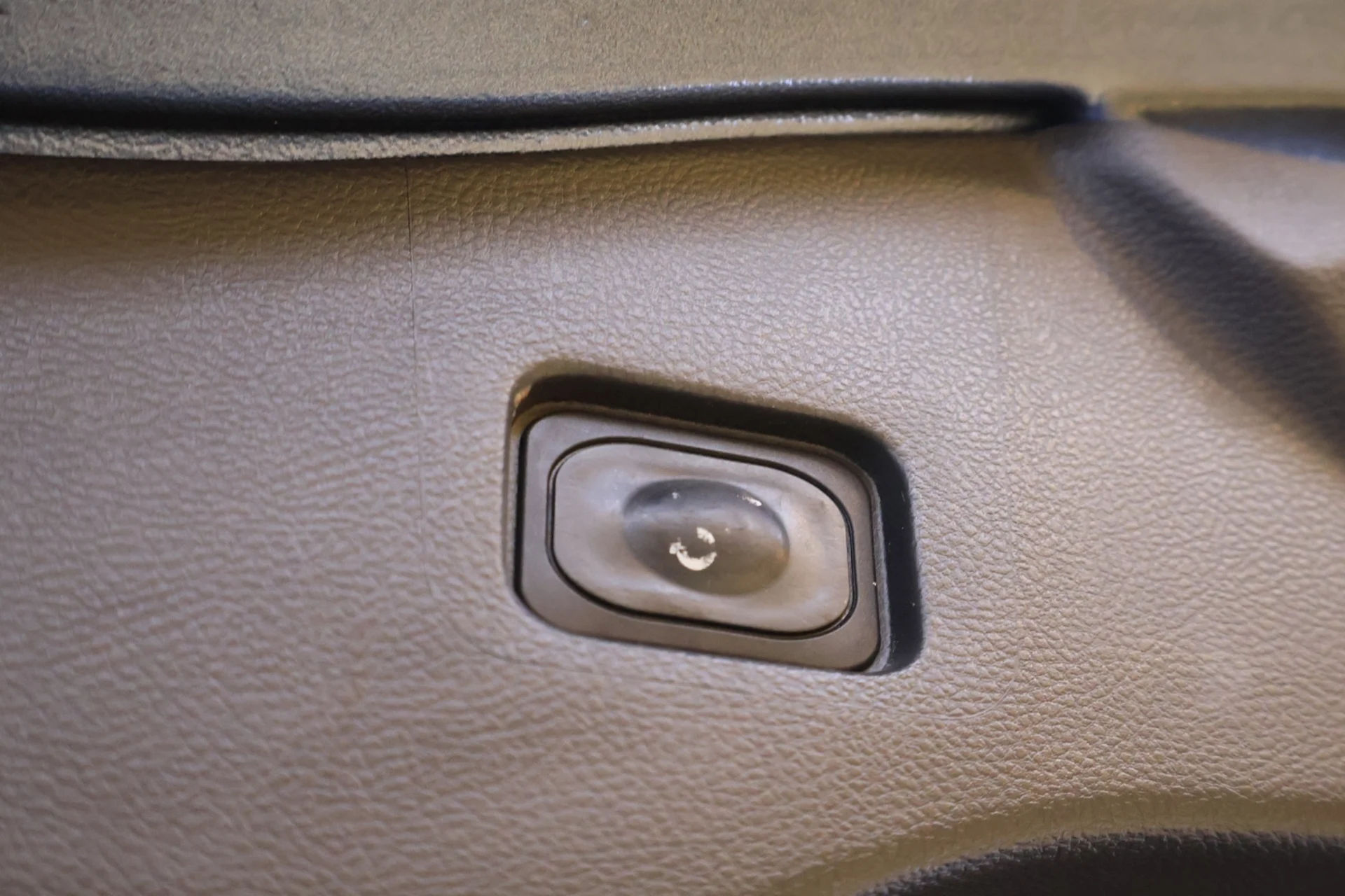 Car Image - 41xNm5eVGZkeySQj1LJCve