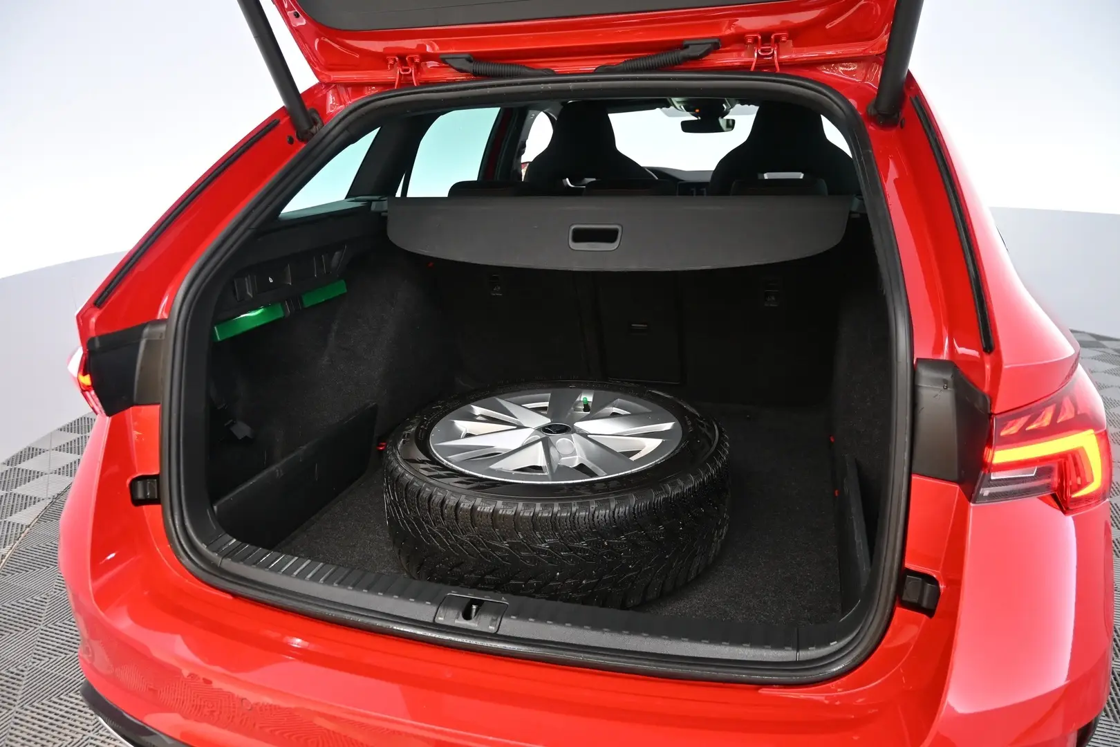 Car Image - x3M5mPuGqQRAUje1VisBV