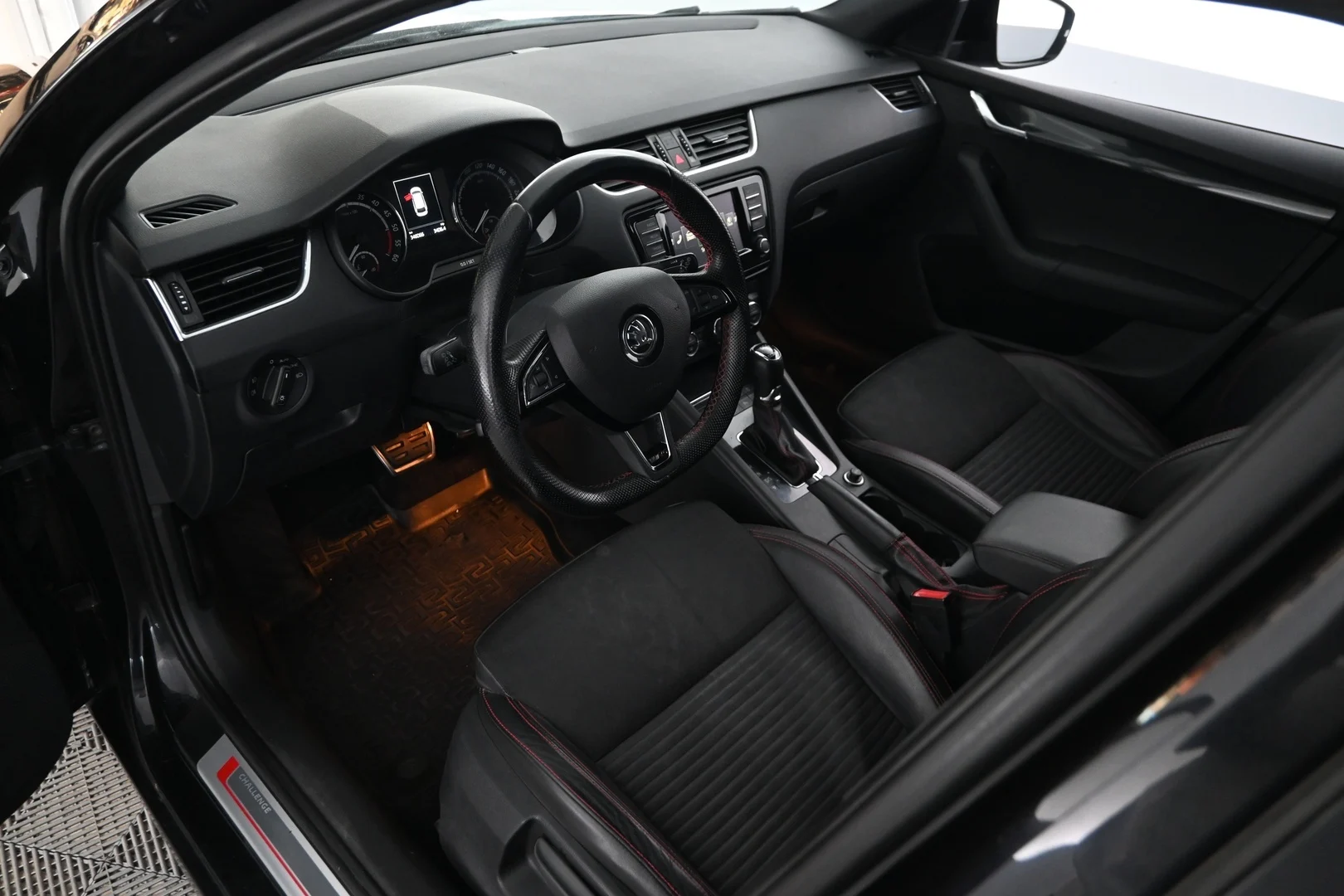 Car Image - 22ClI6chcd3oZBm3NhZmpM