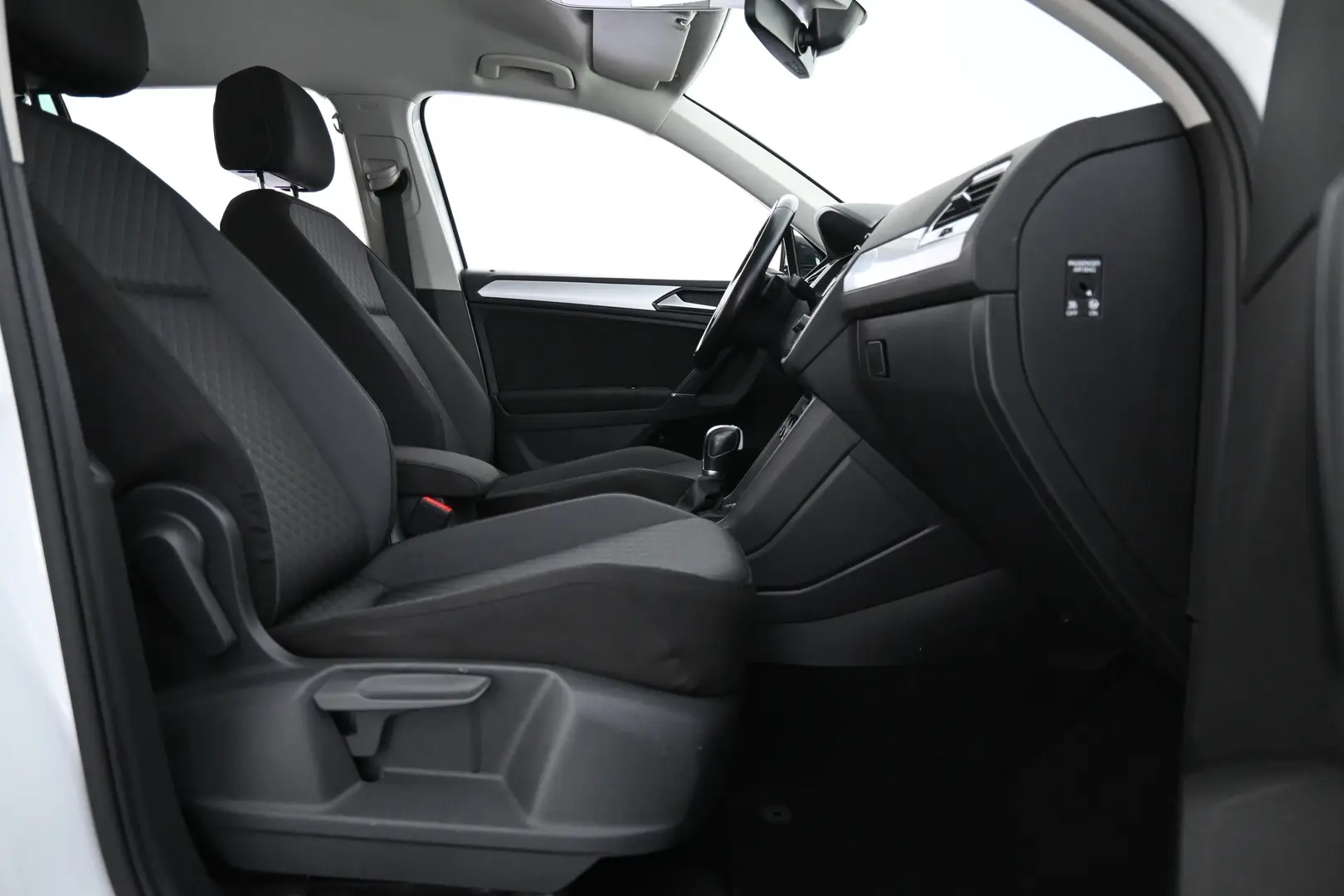 Car Image - 7JBRSnC2MQgP6xfamZeV2X