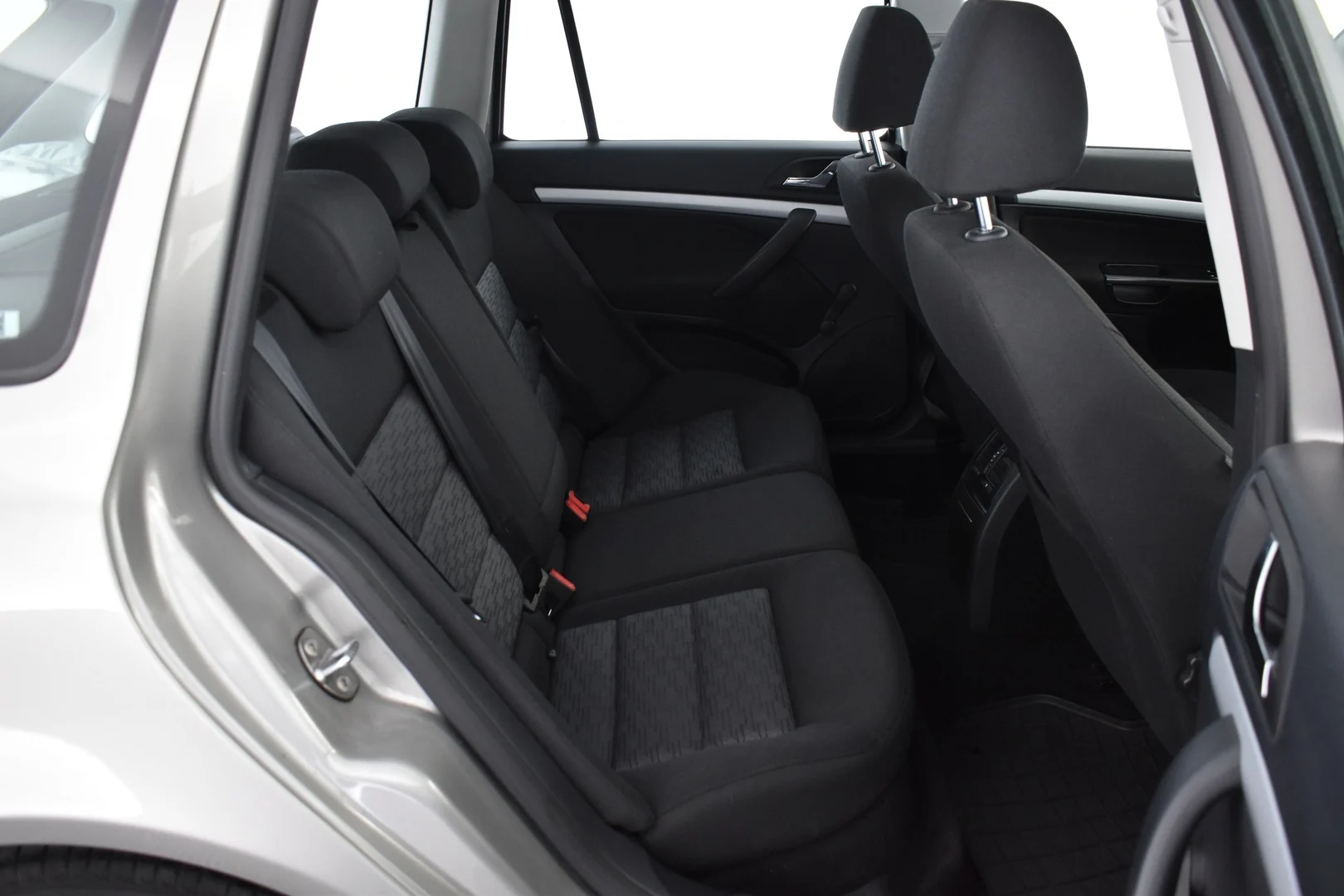 Car Image - 1lns25TQIJ5DBvGb5UOPlx