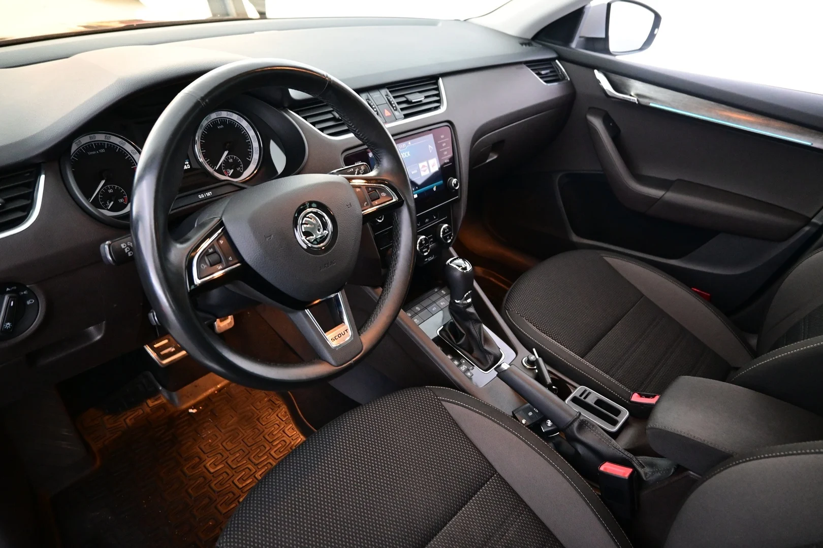 Car Image - 4RDkytuFahdTryGGTrkMdQ