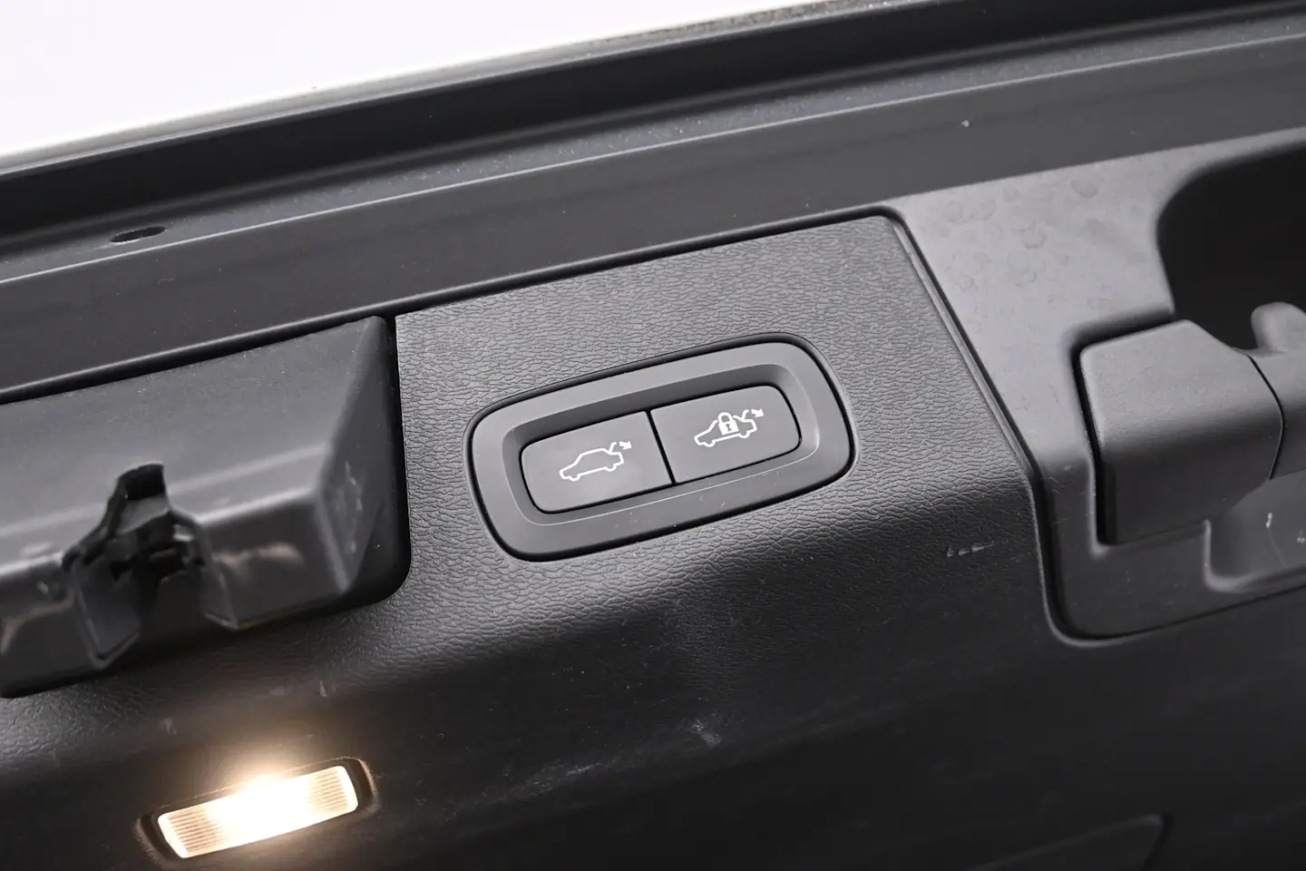 Car Image - 2yzWV51XqvpmKeDQhAbJEq