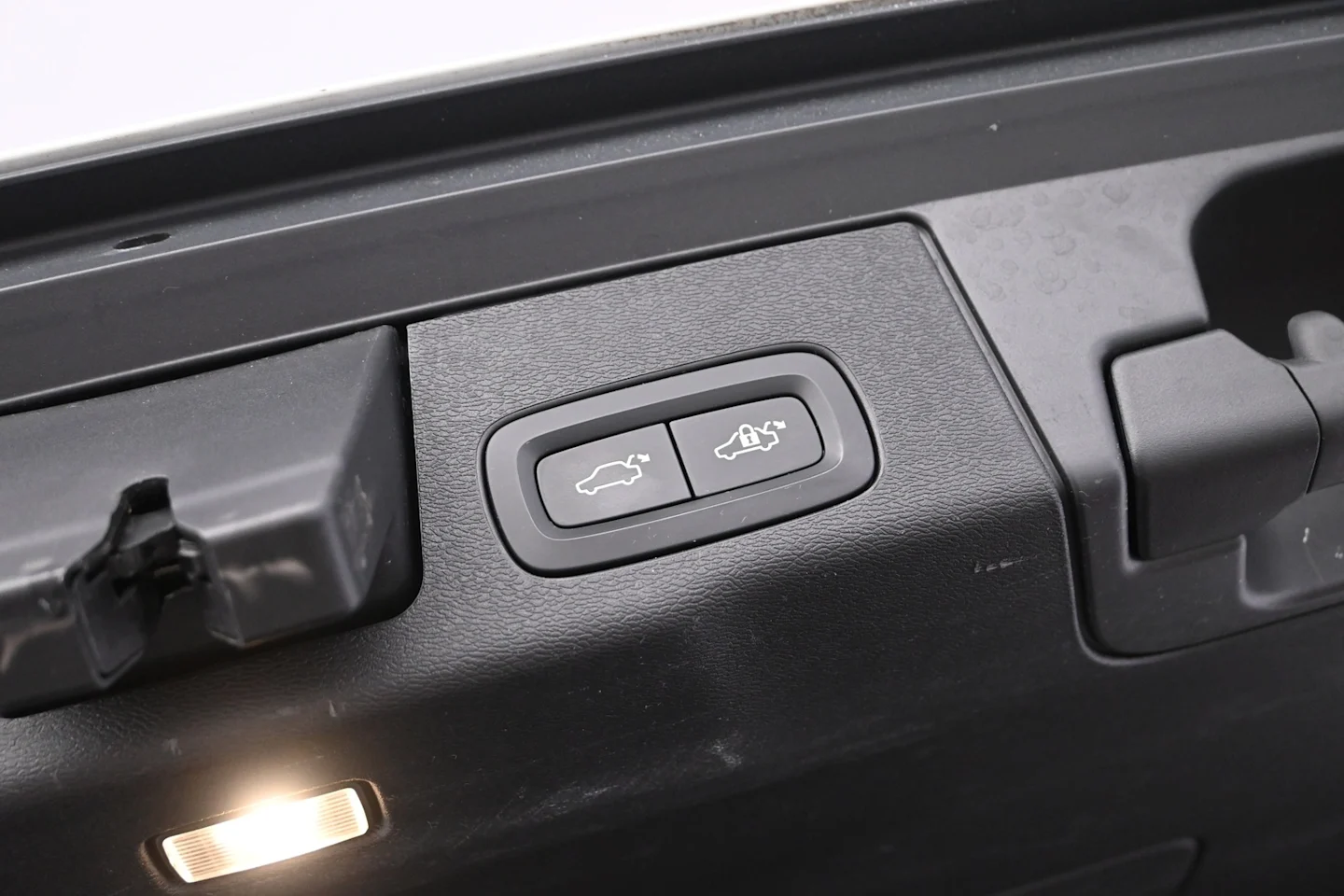 Car Image - 2yzWV51XqvpmKeDQhAbJEq