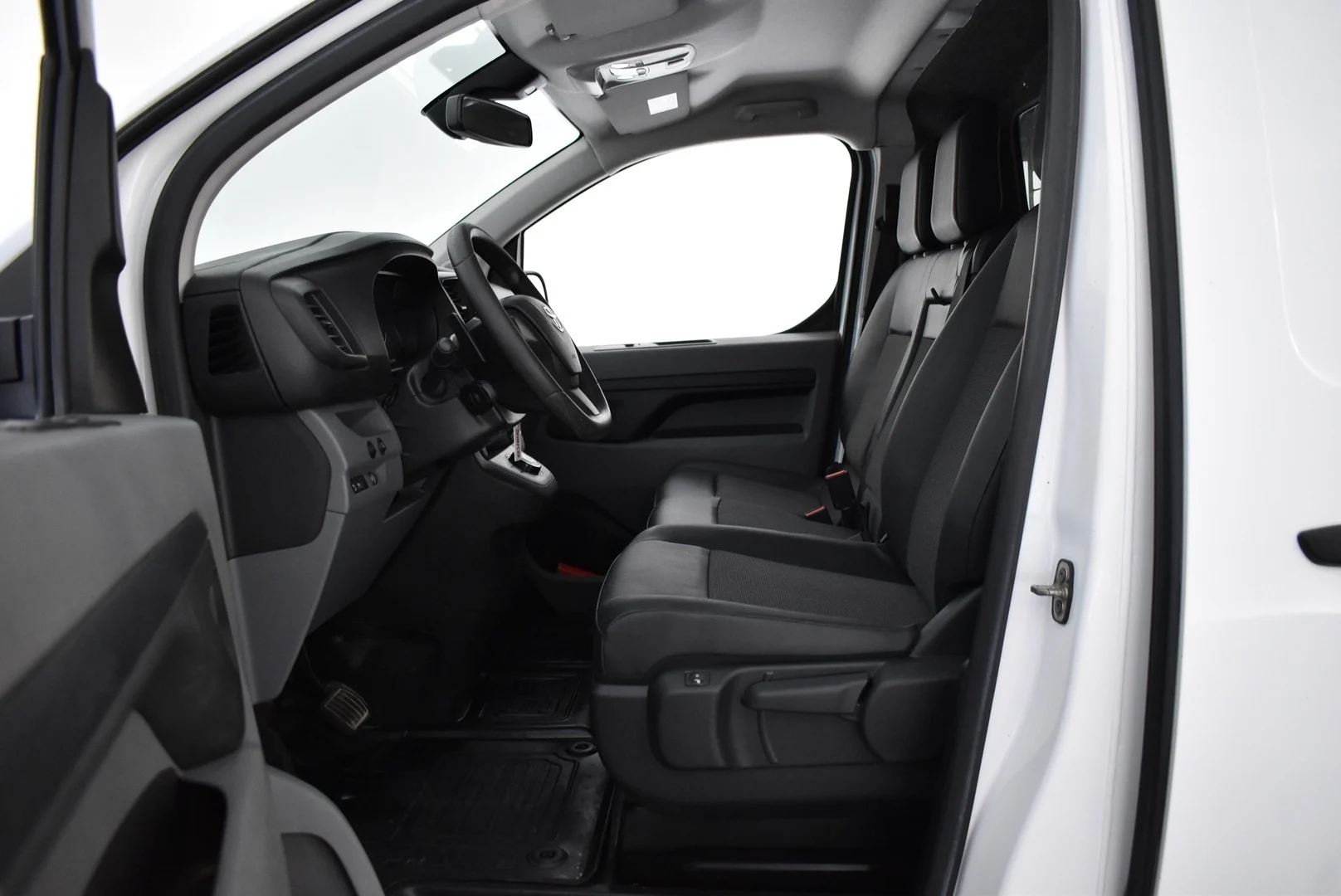 Car Image - 27SnxqOjkp4bzP0jn44LMy