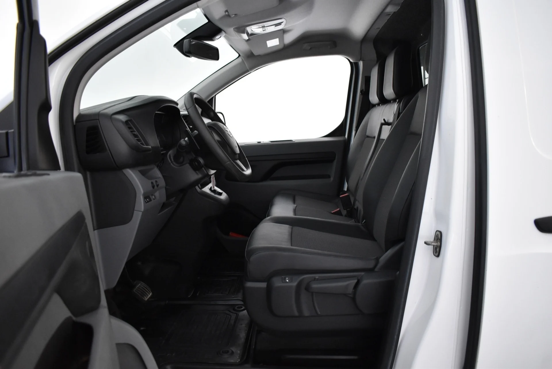 Car Image - 27SnxqOjkp4bzP0jn44LMy