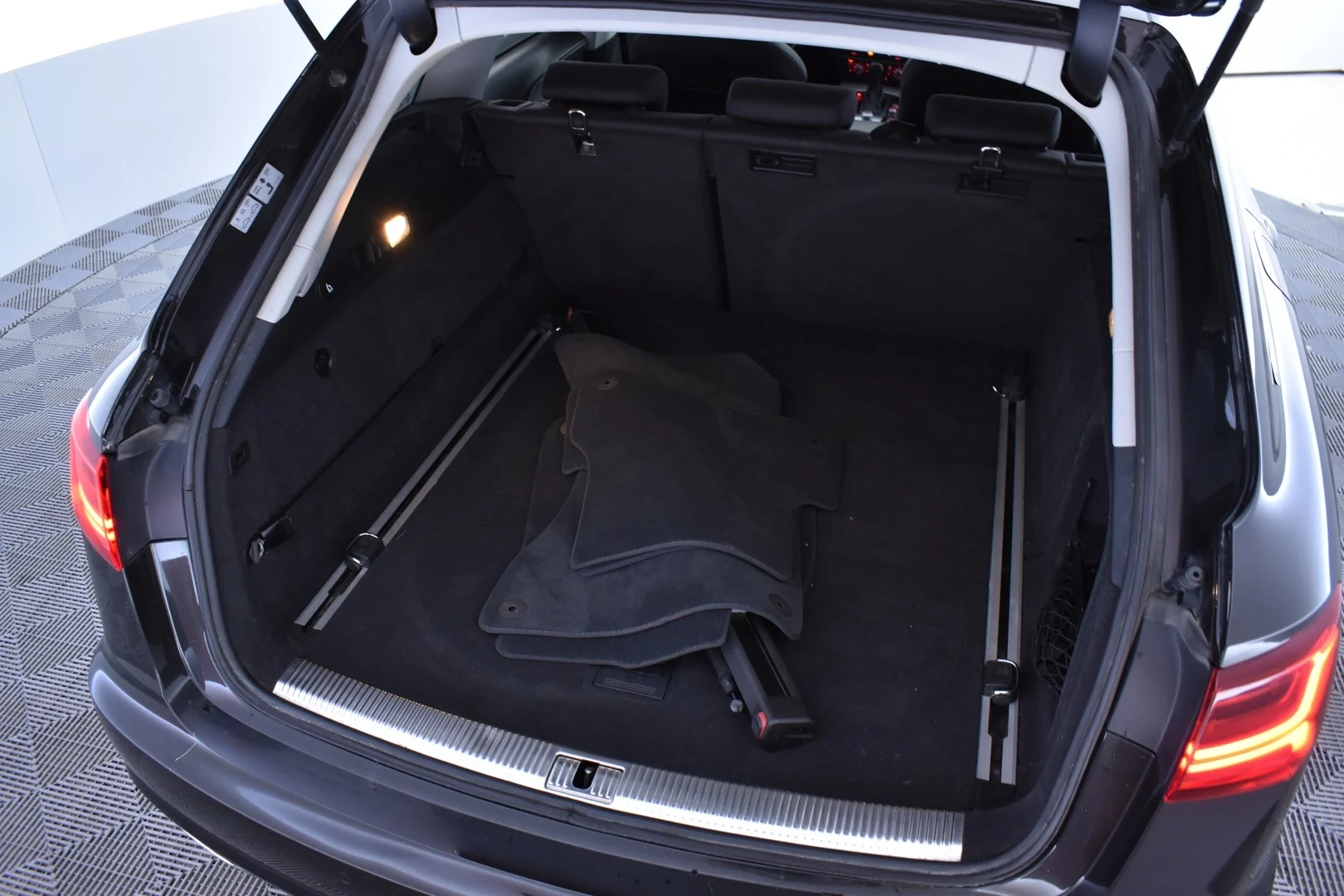 Car Image - 5IdAjg5GYK5lB1rZqtx7MH