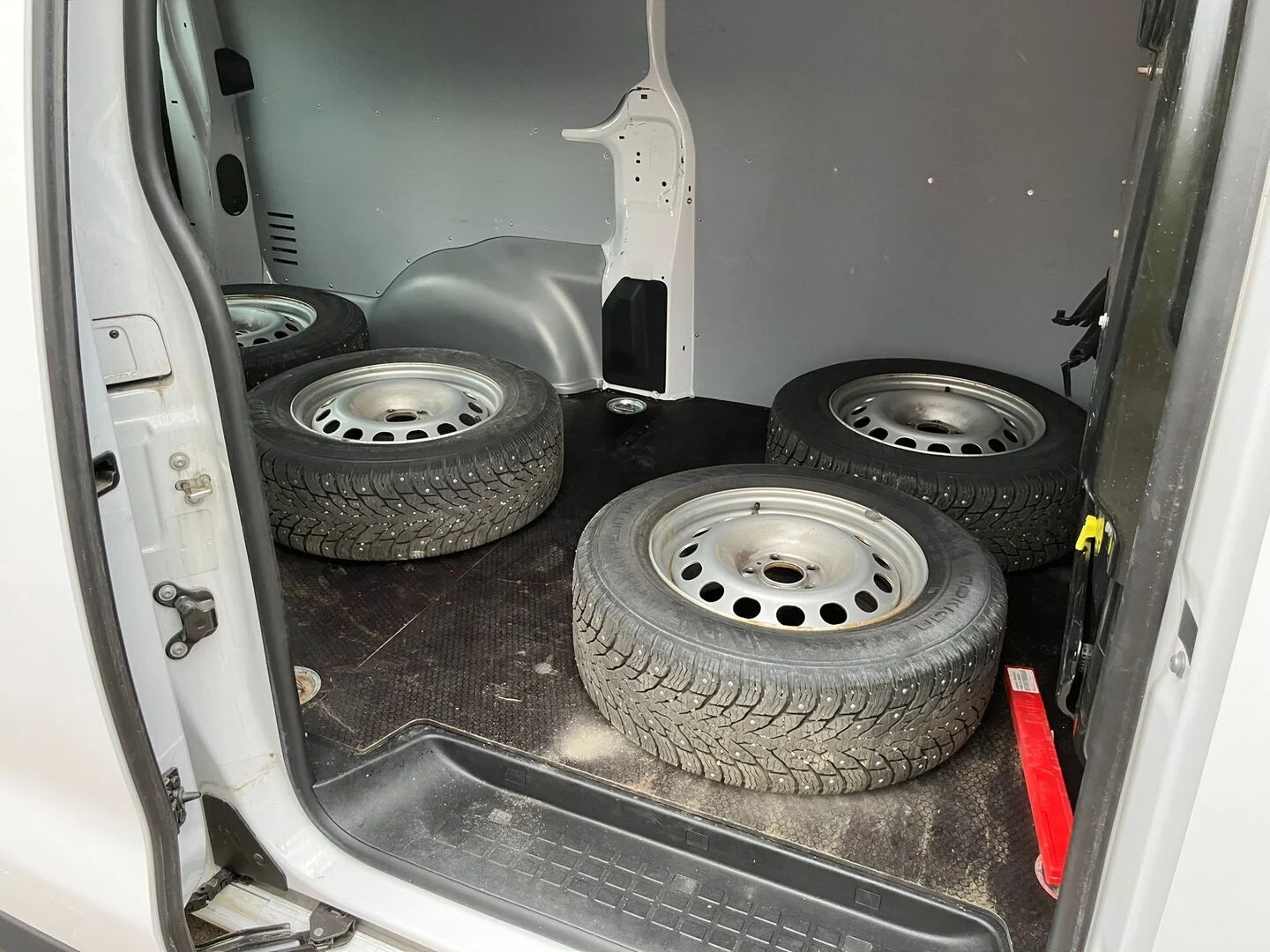 Car Image - 1mfZ9gc27zTkUn6pp0TR6e