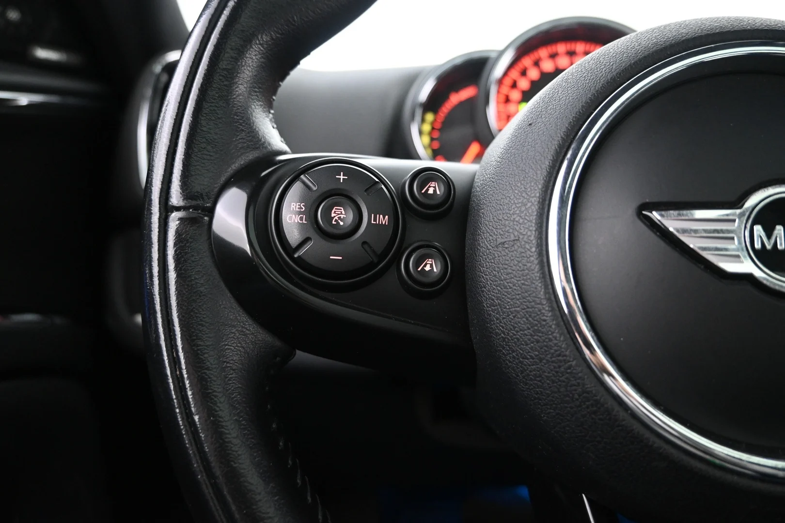 Car Image - 1HOHnzYMIGm3Zl1sHbax3Q