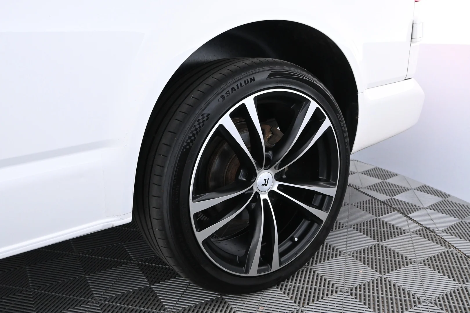 Car Image - 2ijVd0uxVQTrvcE8oc6yHS