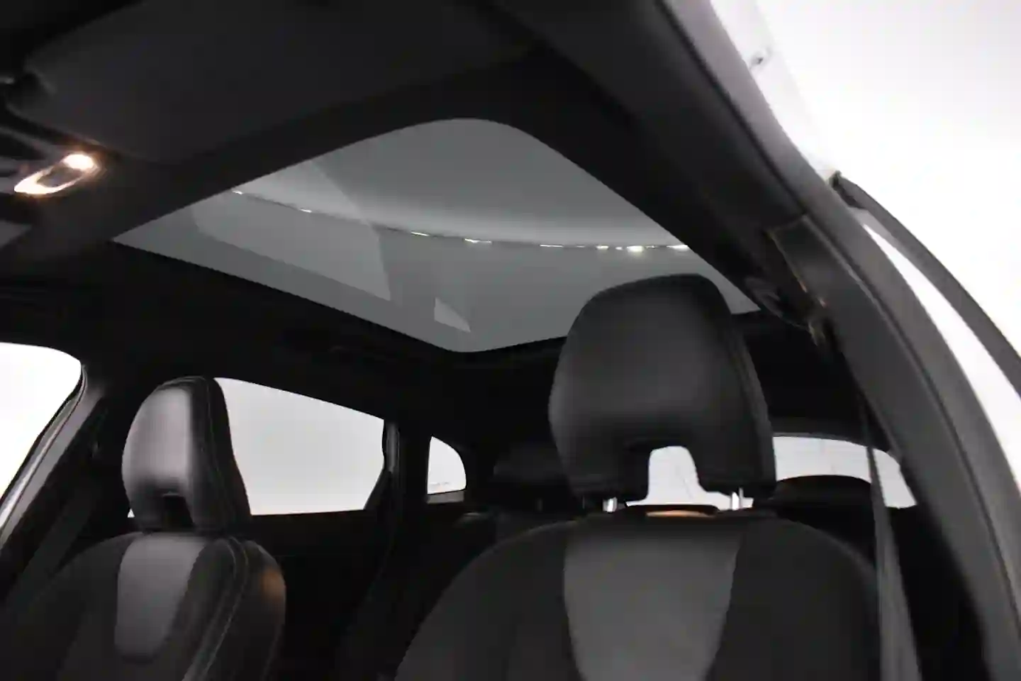 Car Image - ACpPtc6eSuzSezPypMKgg