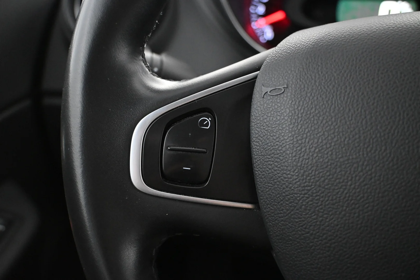Car Image - 4qmMdd6M4VZymeqTog04Nv