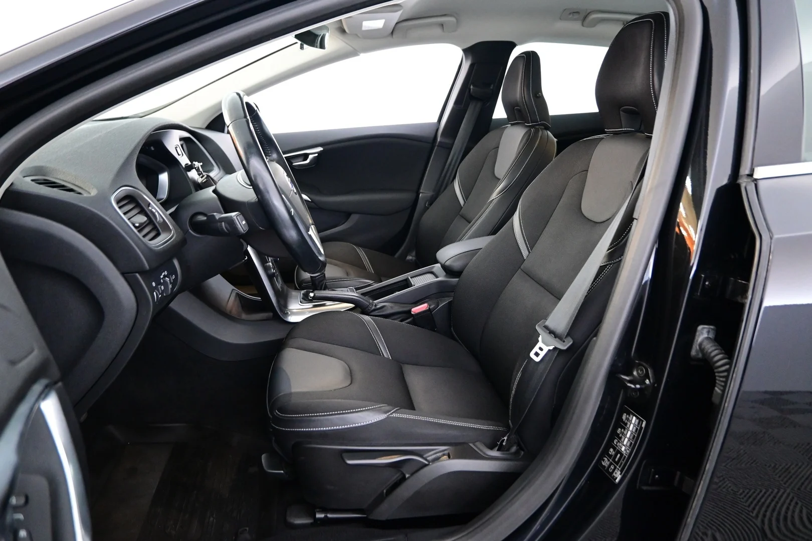 Car Image - 2RhRX8fcorvE8tGZ6p9d6b