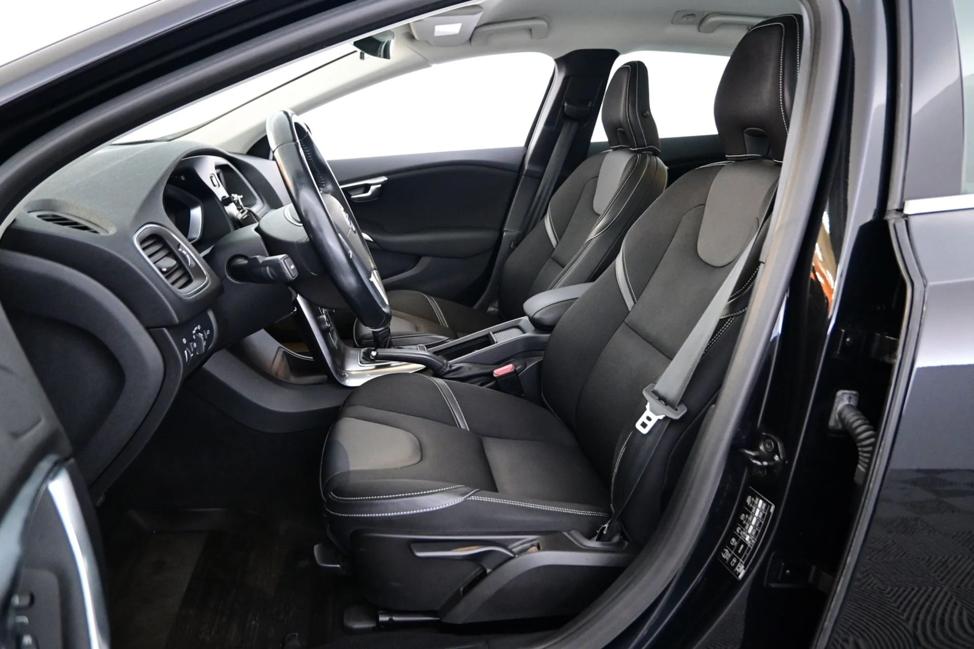 Car Image - 2RhRX8fcorvE8tGZ6p9d6b