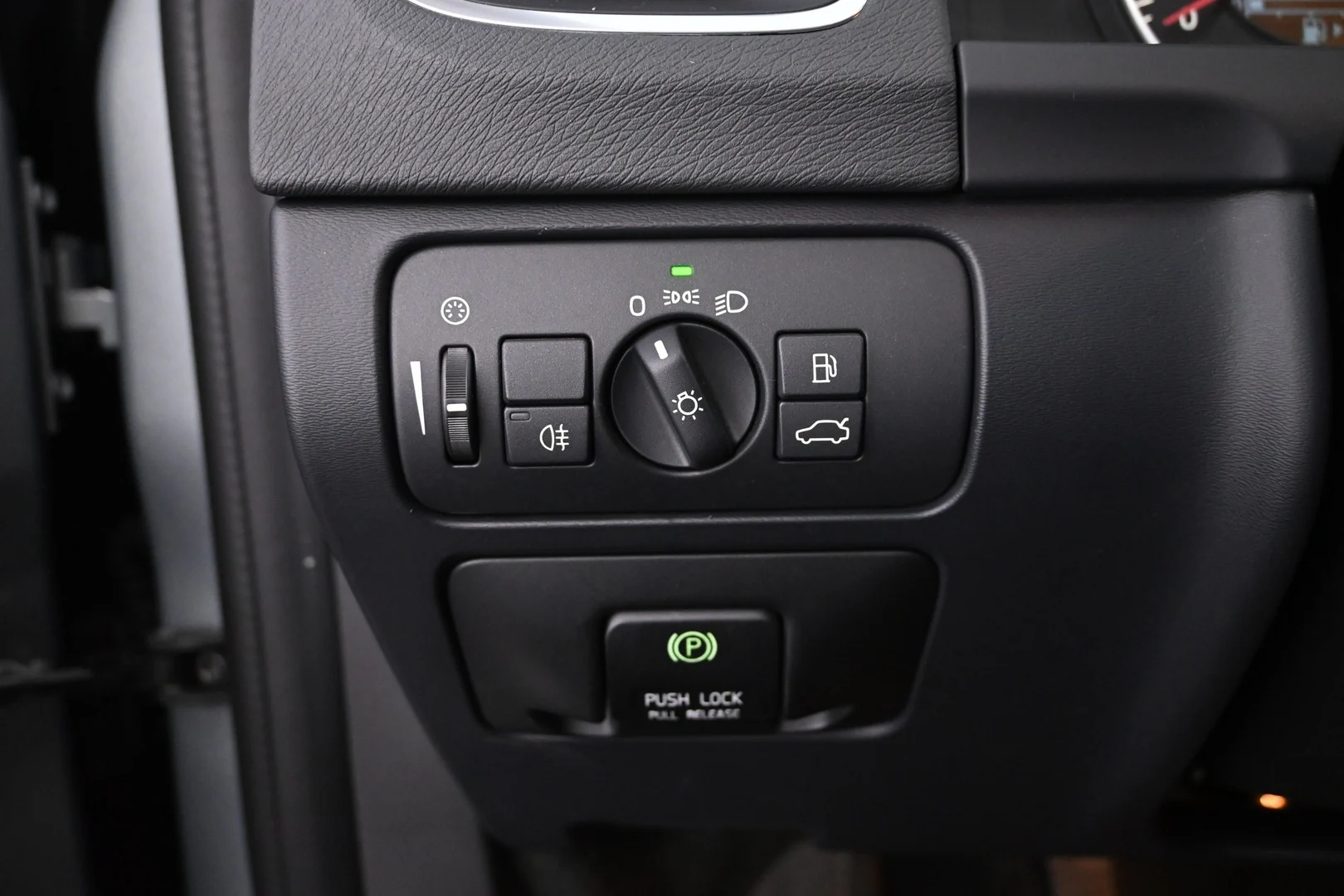 Car Image - 2UYSJpSJKP0AXBkHmSLTxv