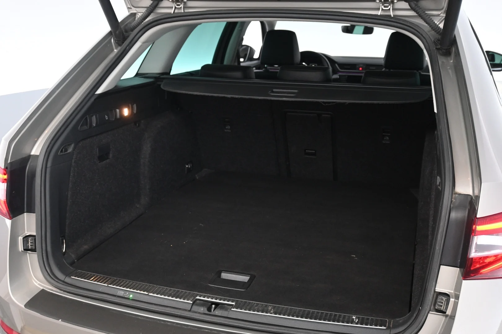 Car Image - 7aonO8mzbwZclfuSqIDcDe