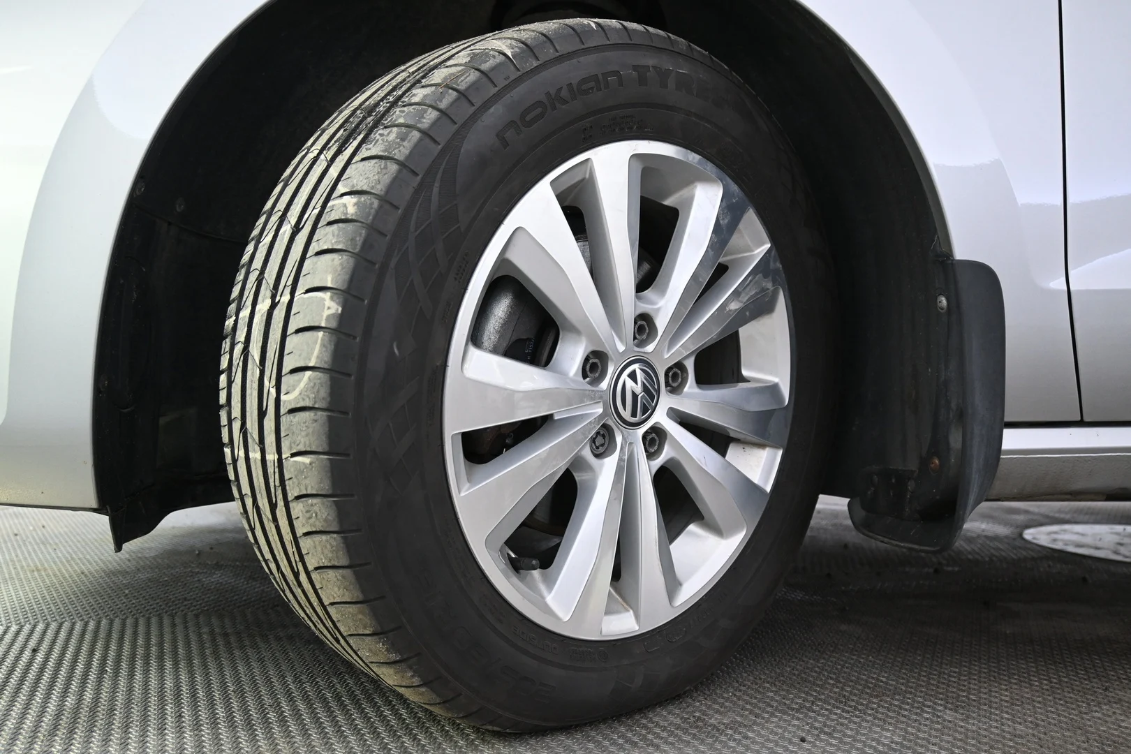 Car Image - 7KmoB11RE43HCBGp4ccymE