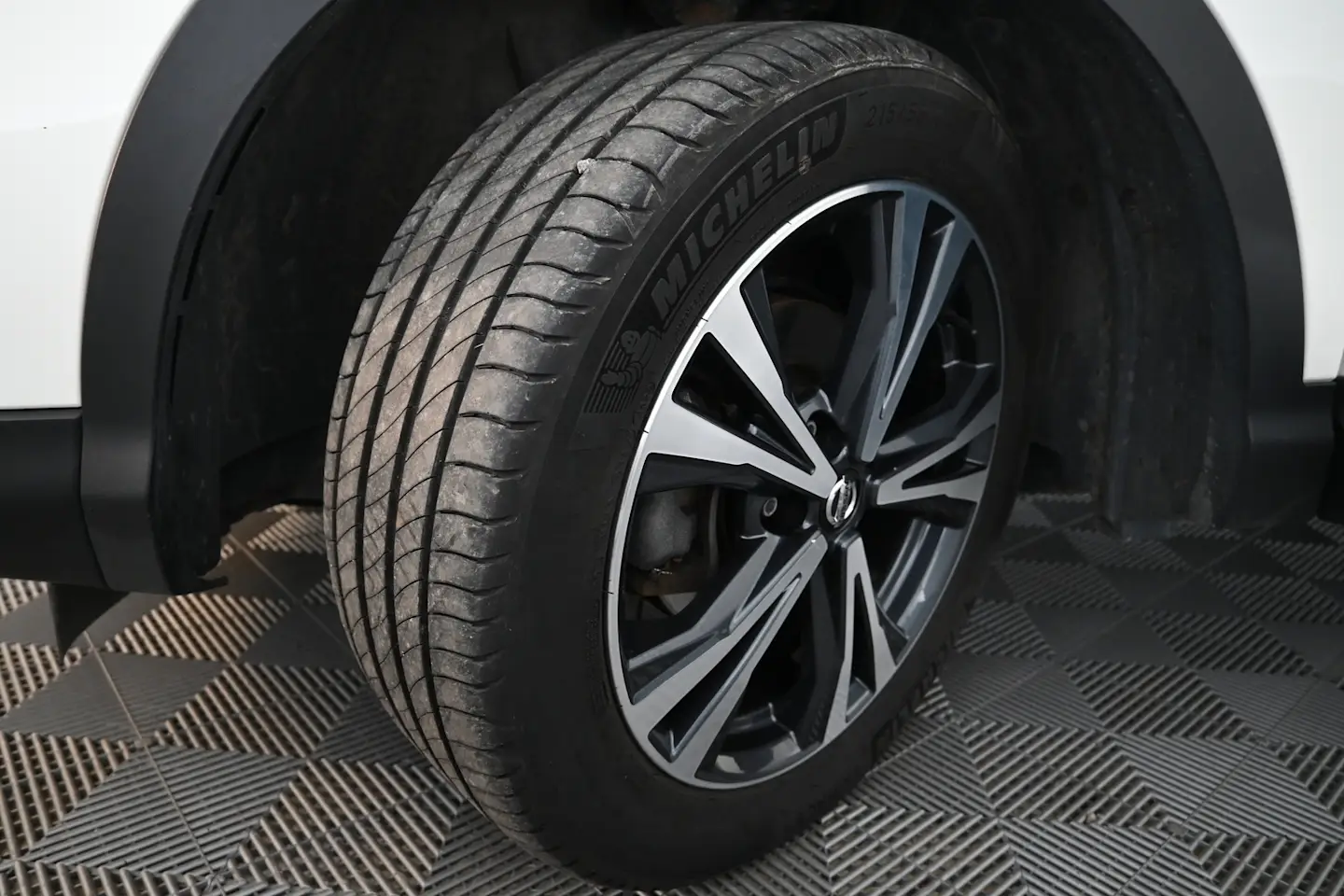 Car Image - 4js7UzV0JCAroWHY2TjNa3
