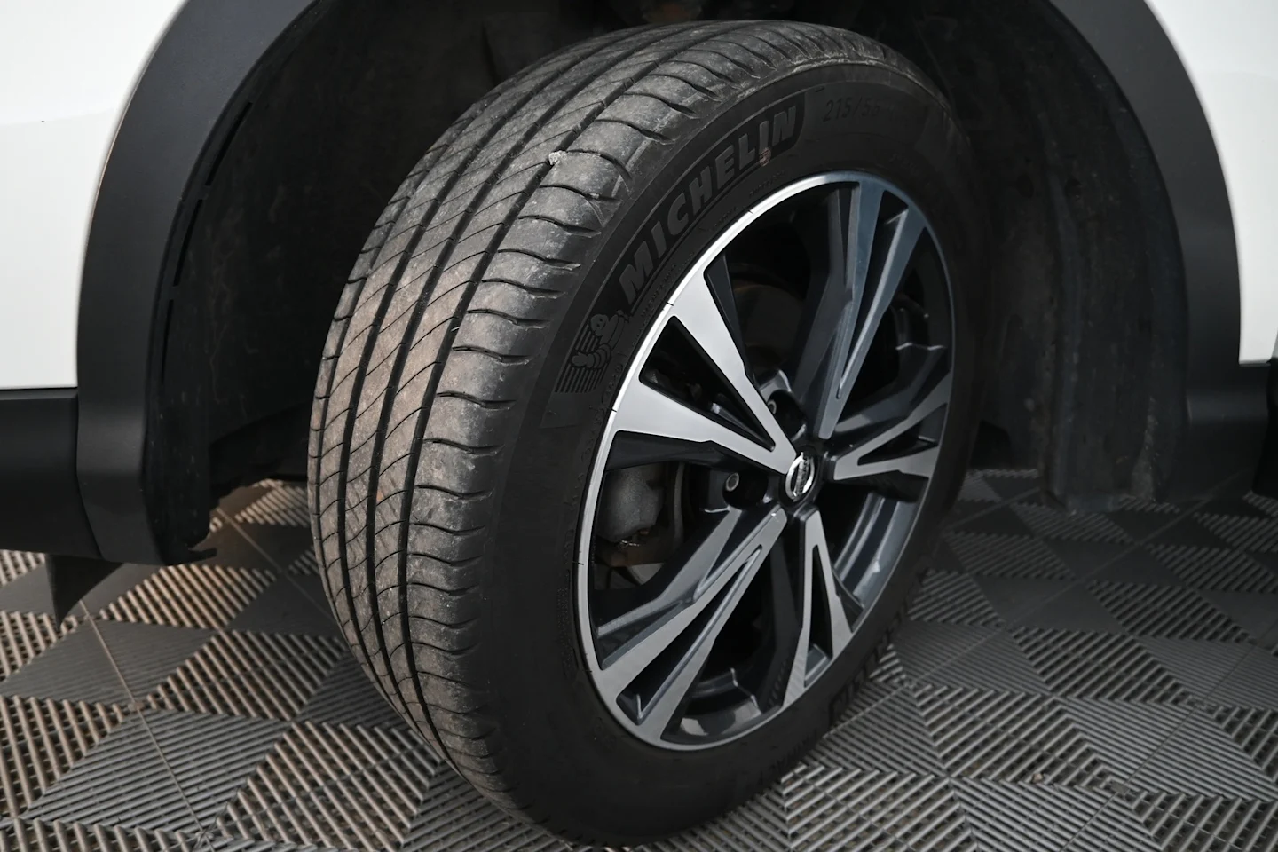 Car Image - 4js7UzV0JCAroWHY2TjNa3