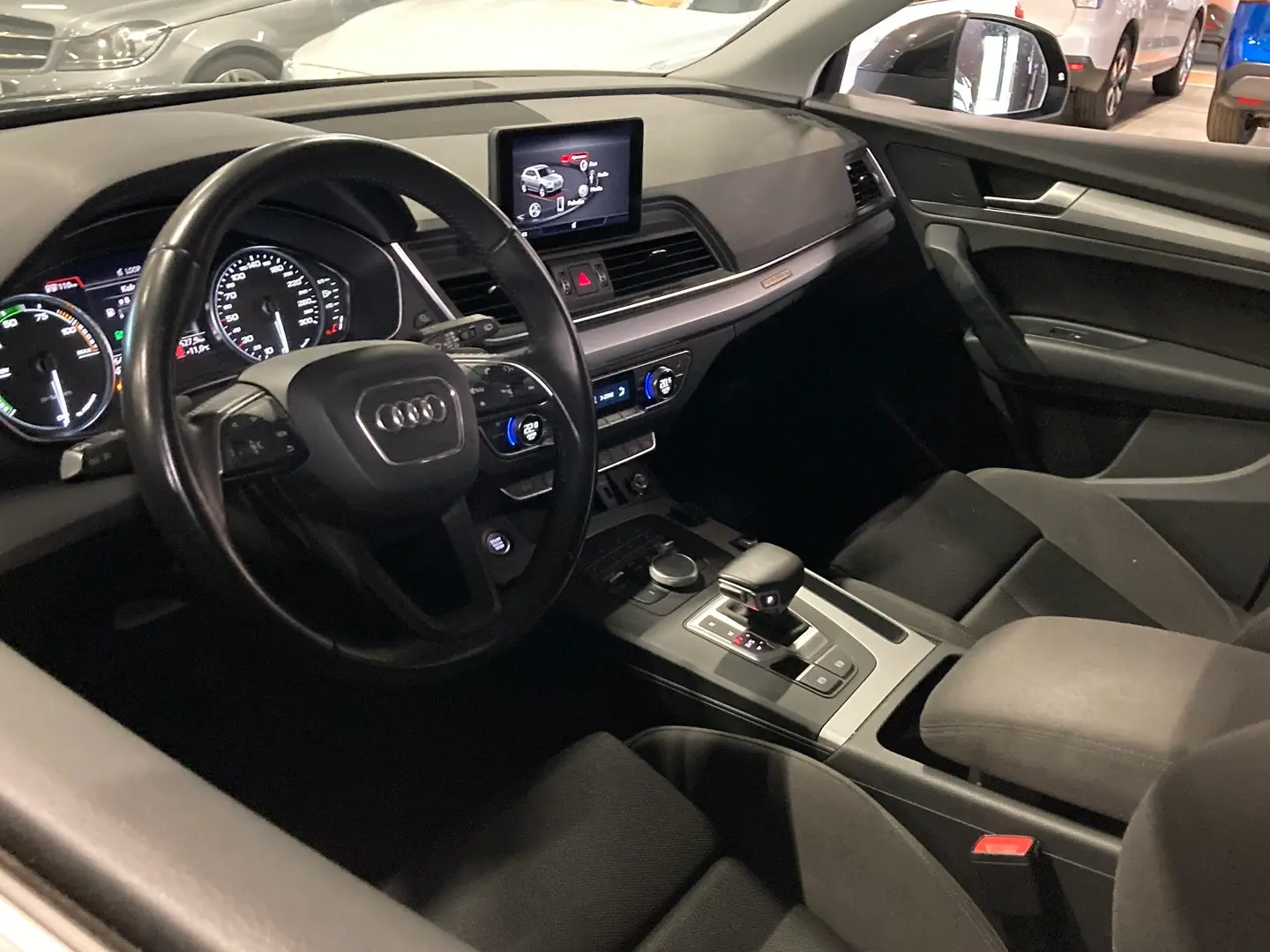Car Image - 3706RkXC8j9x7lllzTg6yW