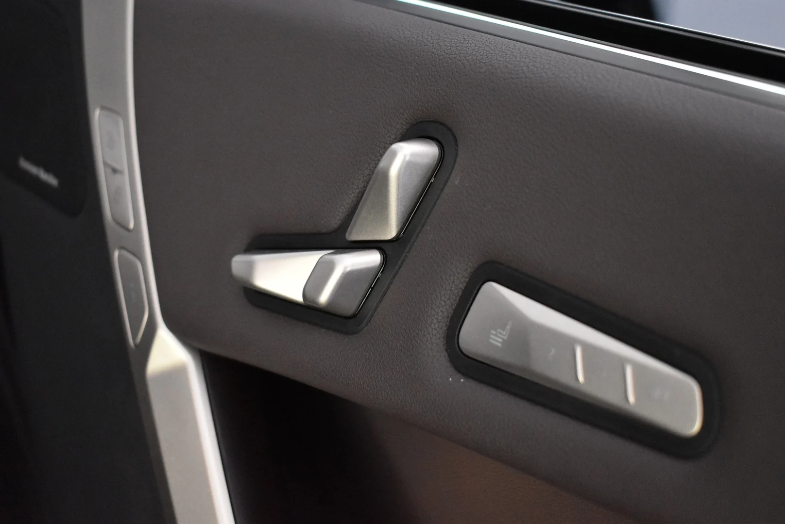 Car Image - 7uiWzLOeFsfXRGRPJAyndb