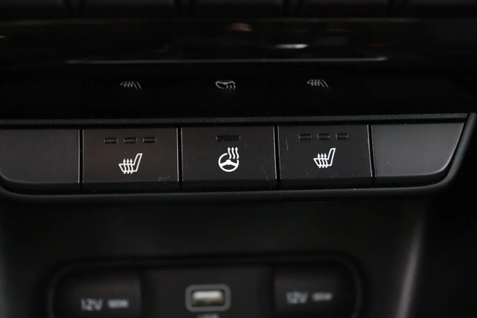Car Image - 3B4Ao3YYsgmVAwK1XvDbdb