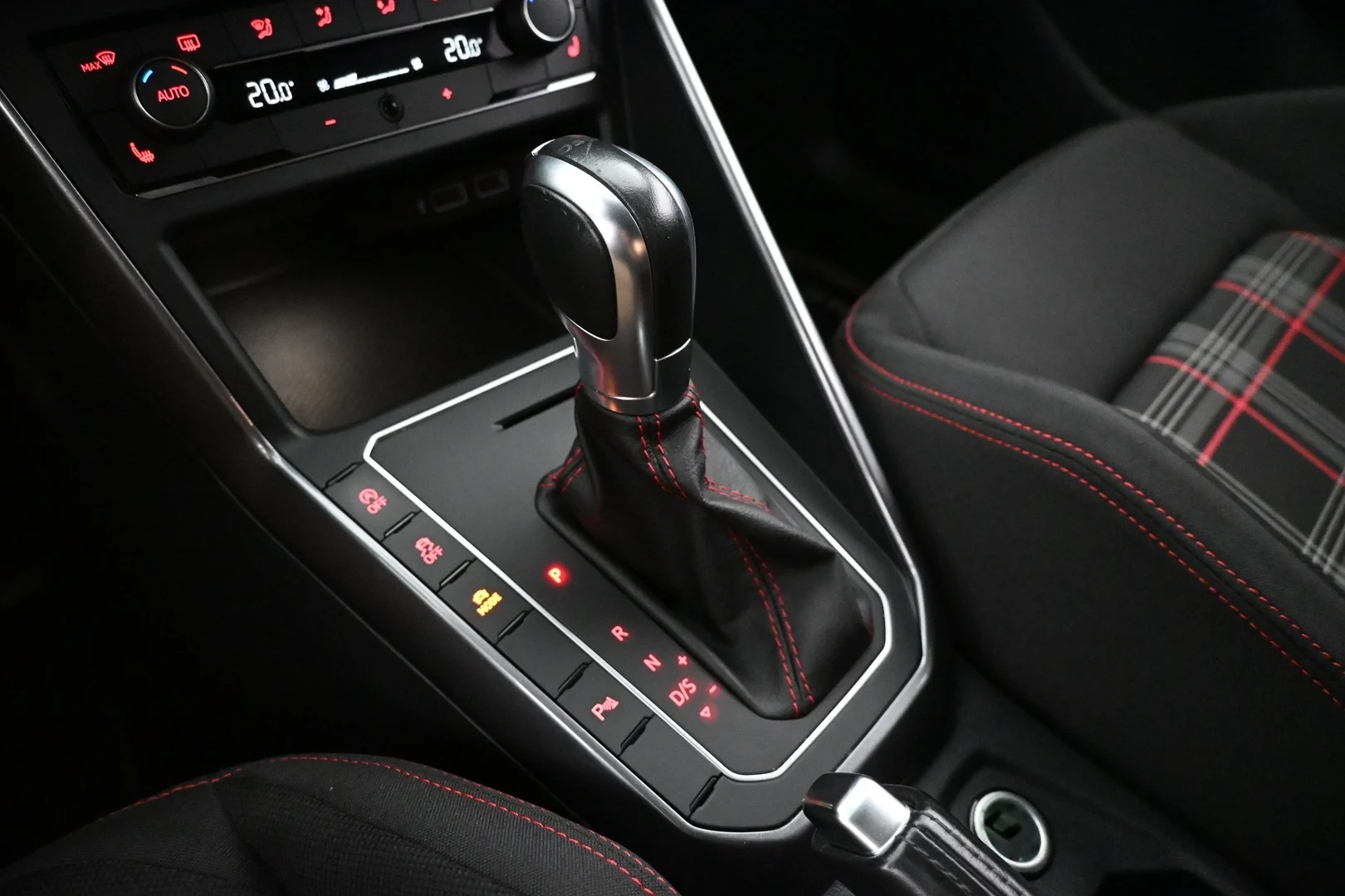 Car Image - 5D5q2WmWw8I2HxDoPS5c5d
