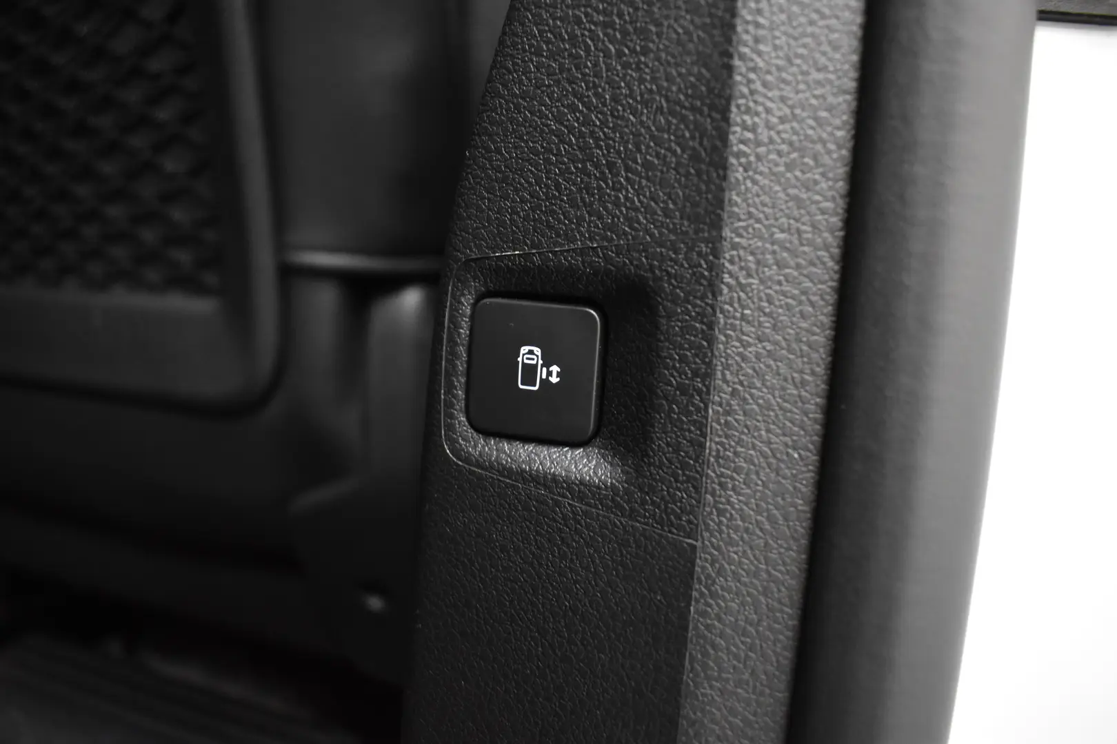 Car Image - 6HnNqyu5J5Dz7bgOiF0ZzJ