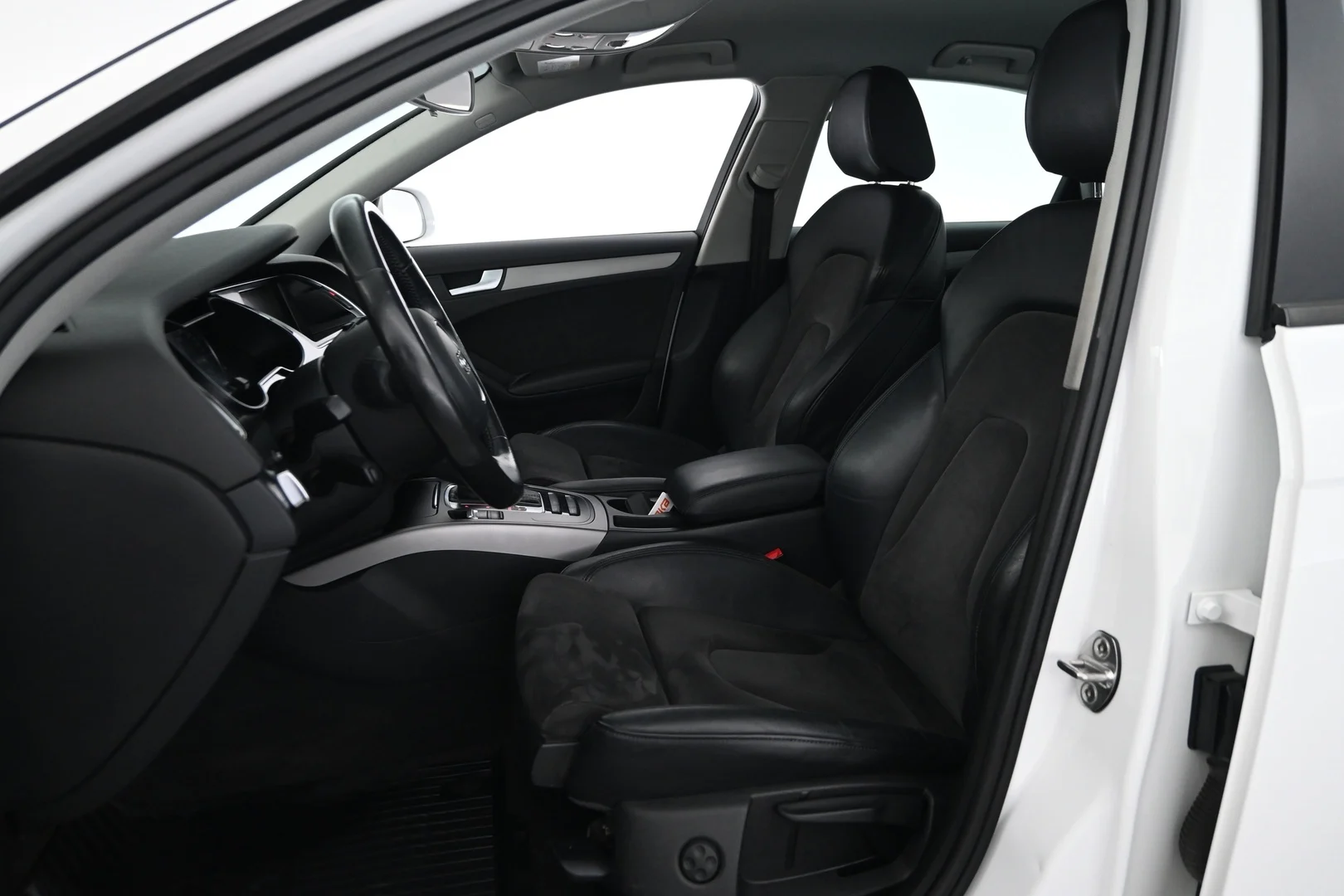 Car Image - 2Sz2aKaastegazrgModa4B