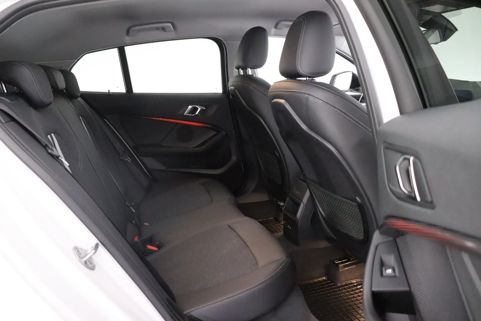 Car Image - 3NFLyRLOvOHHZrBj9xKKzH