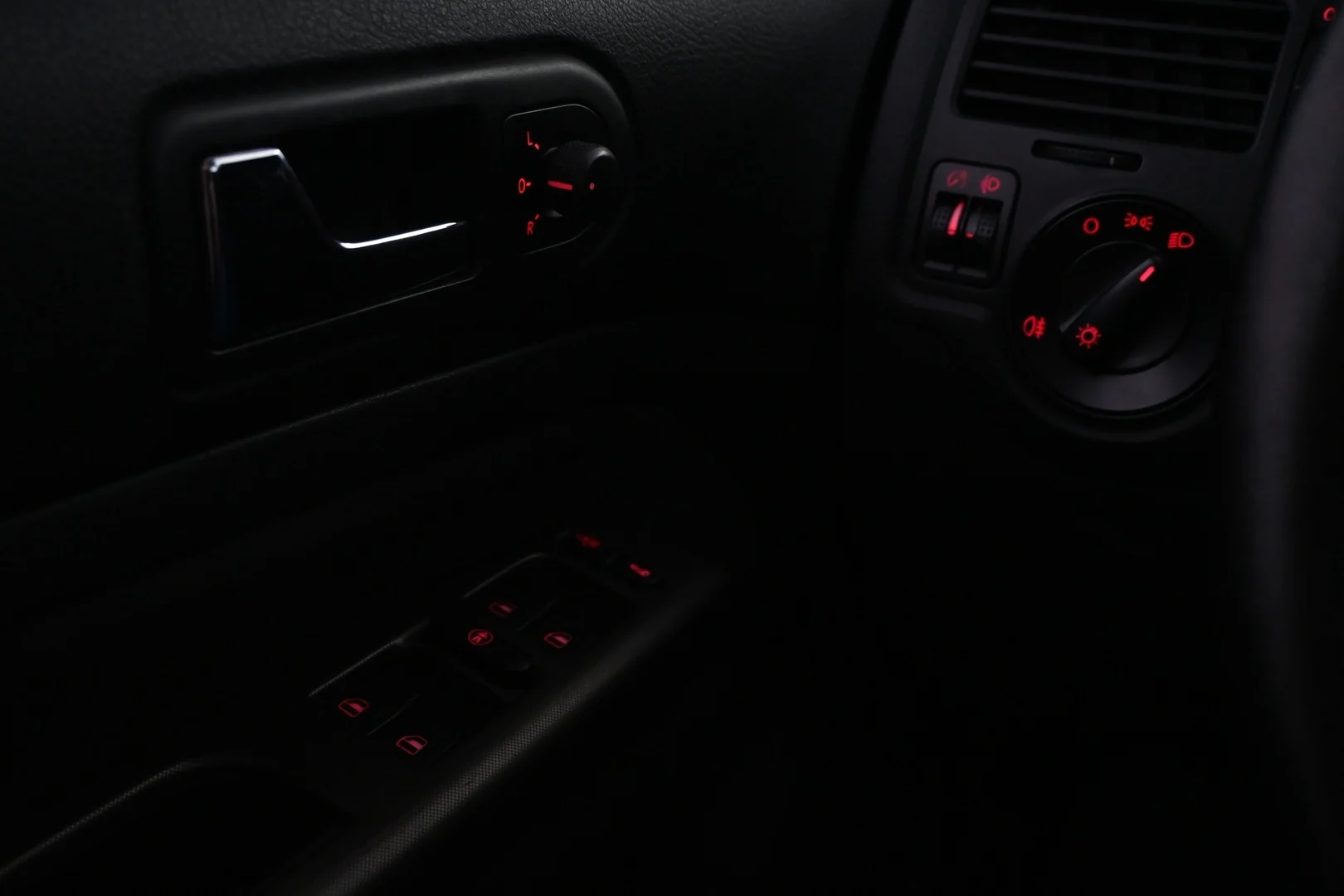 Car Image - 3qFuY4gTAF1MbMgYJb2FCl