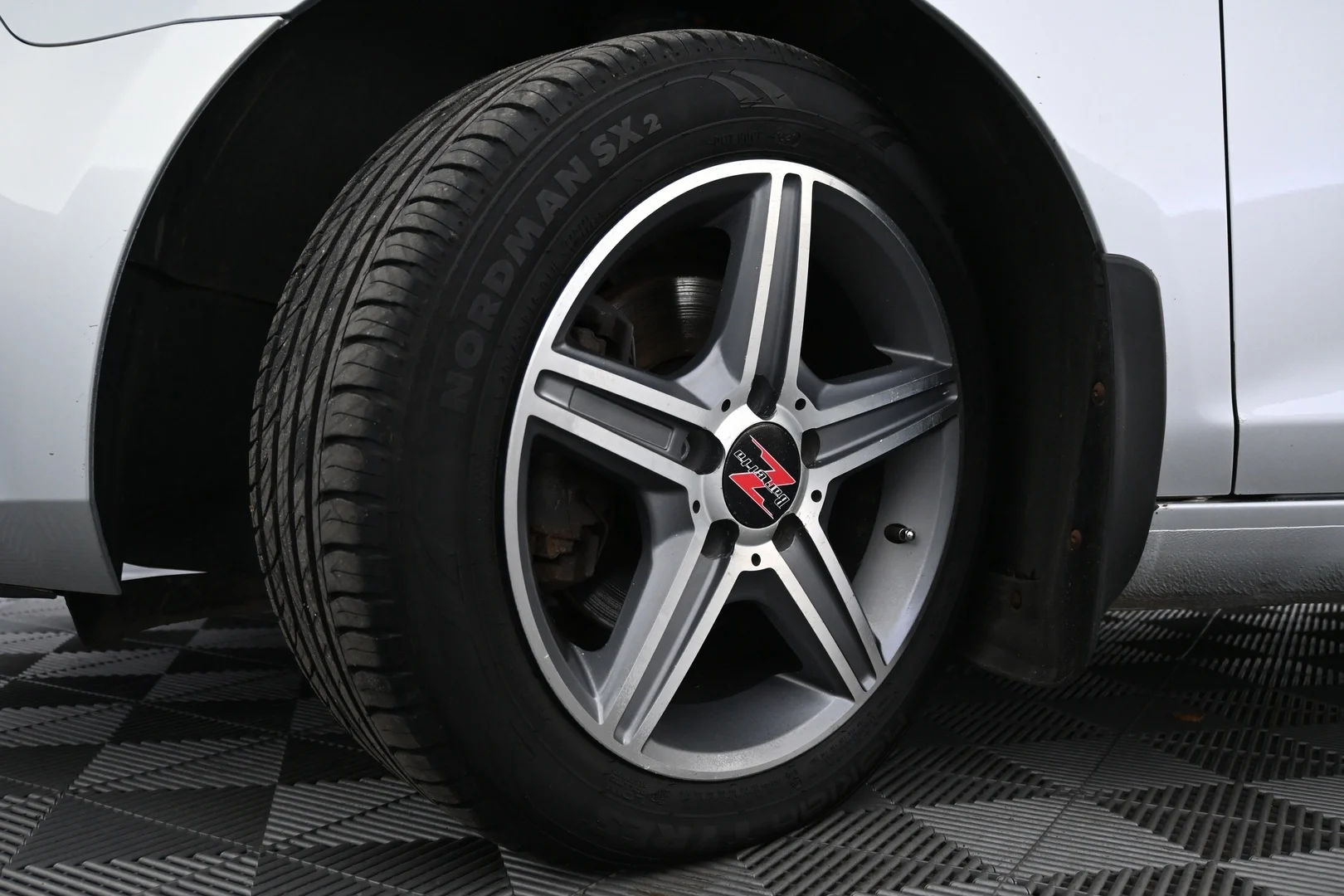Car Image - 72GZJF3PGjjF6LIqIM7fVs