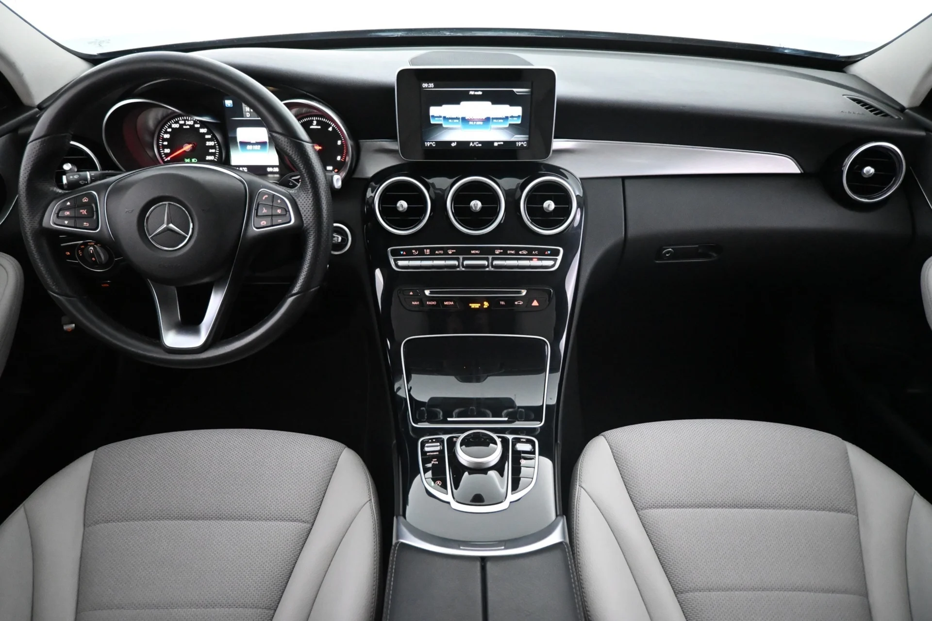 Car Image - 7ADpwcjprPatEzwIQ3DmU2