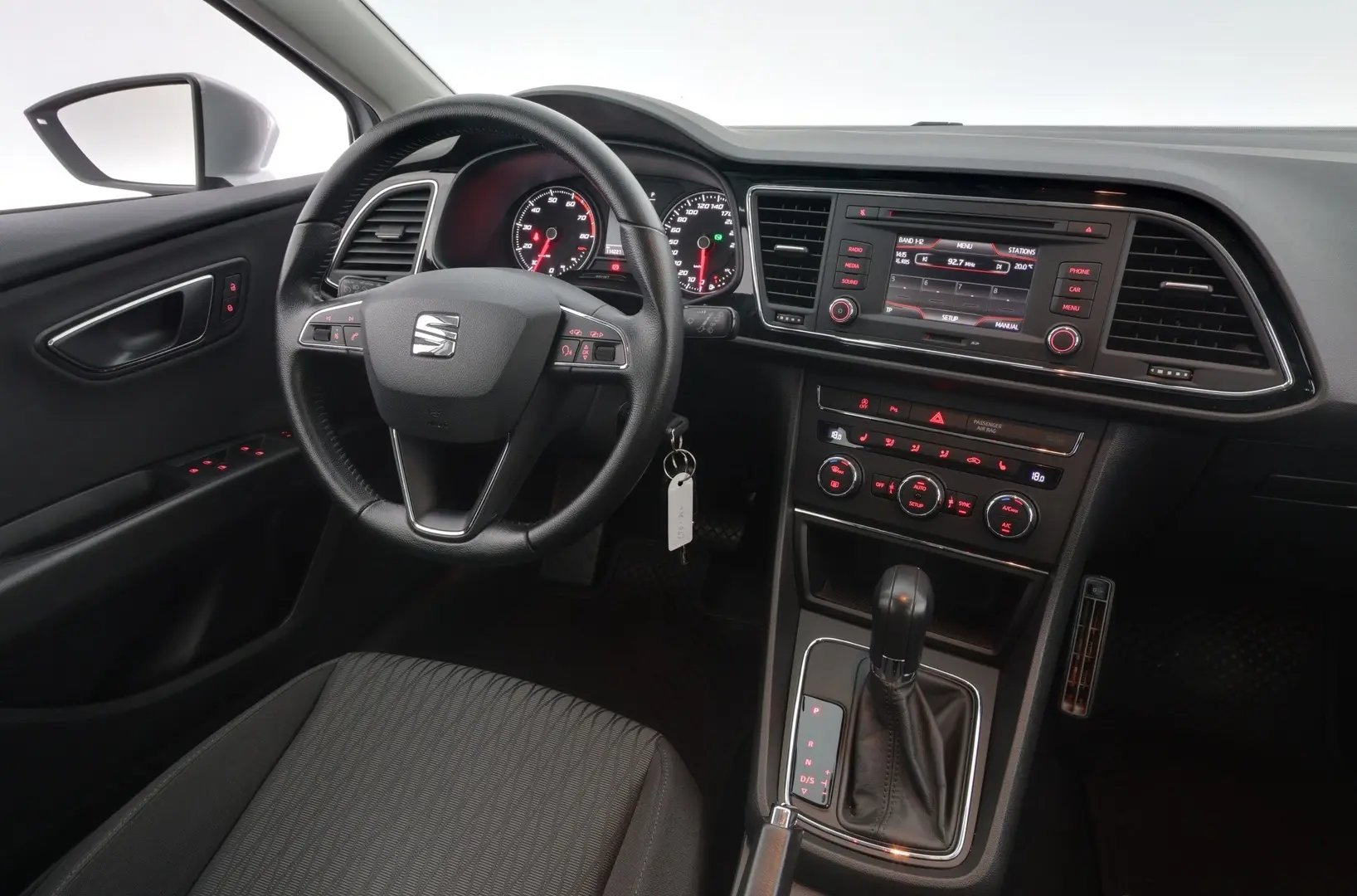 Car Image - YPOrlWmJmYLNe6C14EcXY