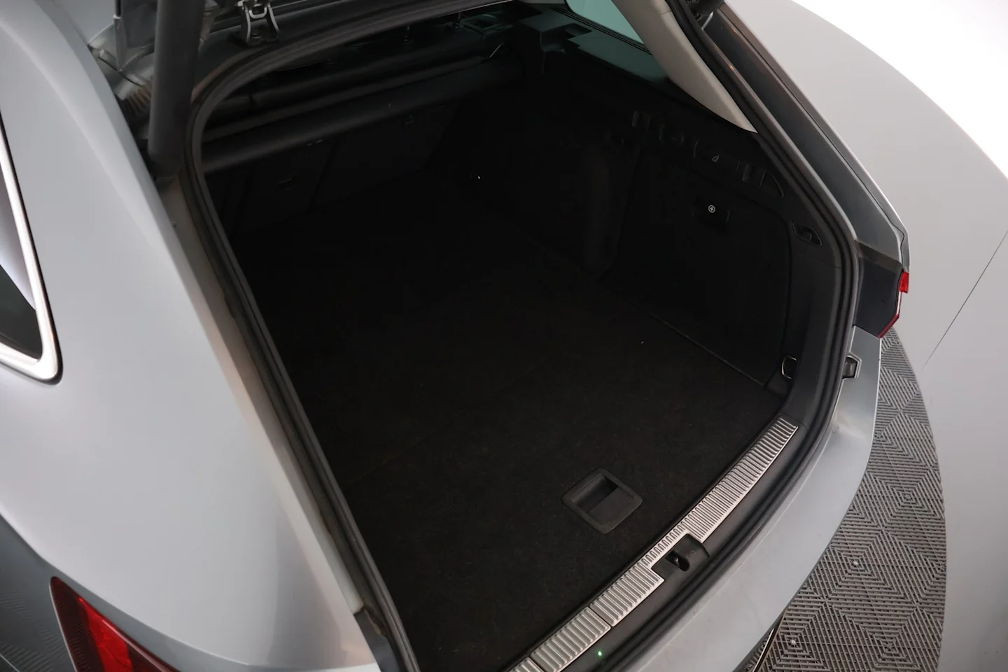 Car Image - 4VVKlp7bSOTqIcOg9SR6VU